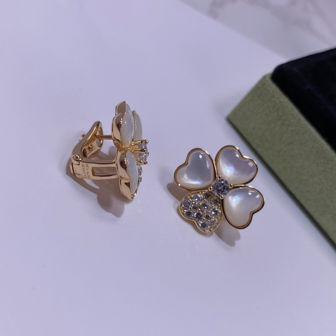 V*N CL*F & arpels four-leaf clover earrings