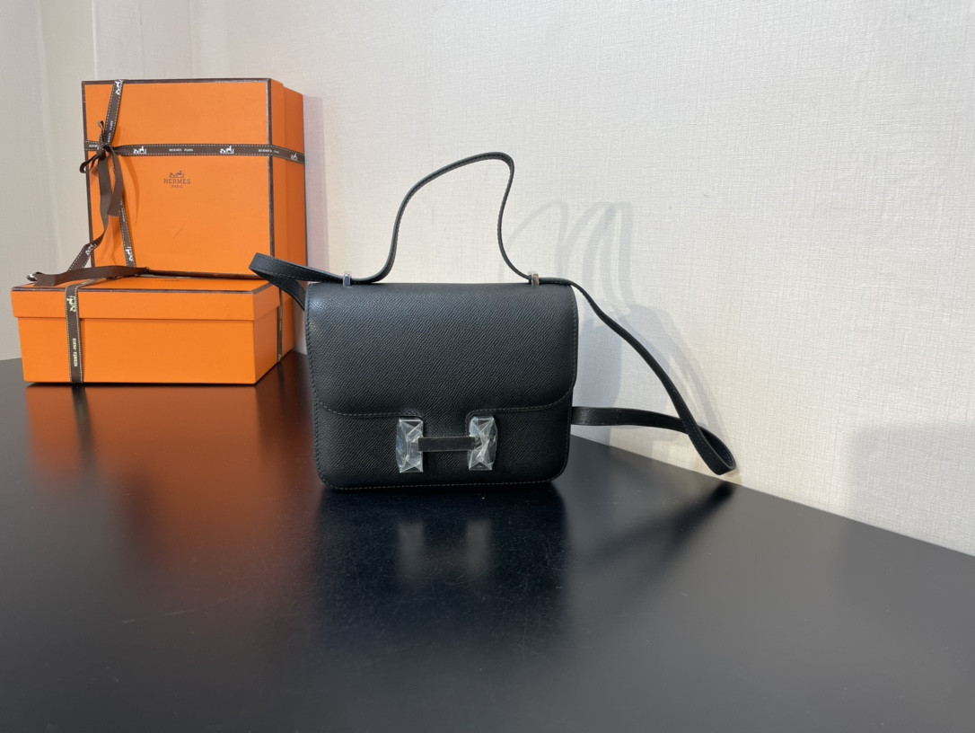 H**me5 constance 19 epsom silver hardware 7.25" x 6.25" x 2.25"