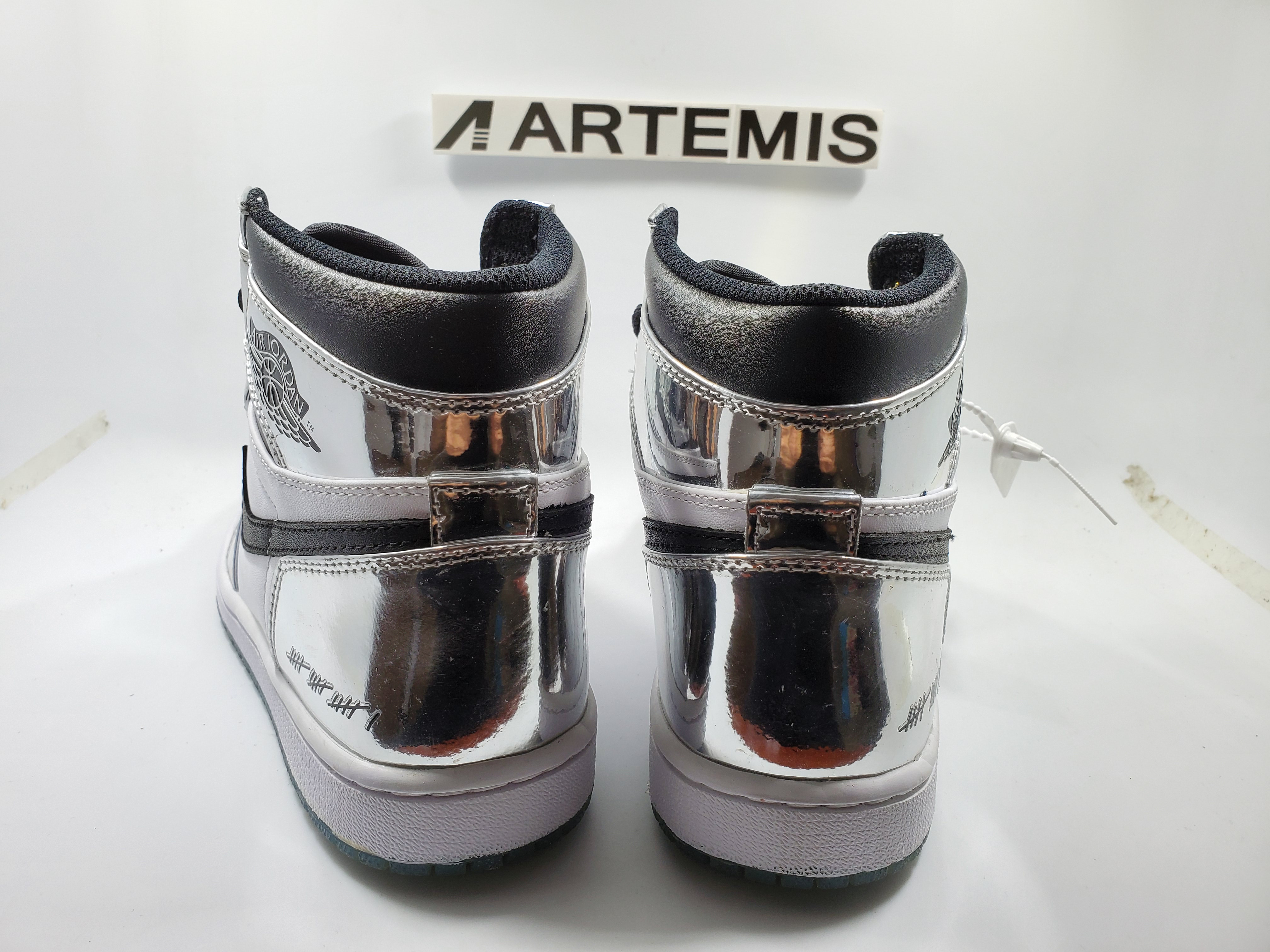 Air Jordan 1 Retro High Think 16 (Pass the Torch)