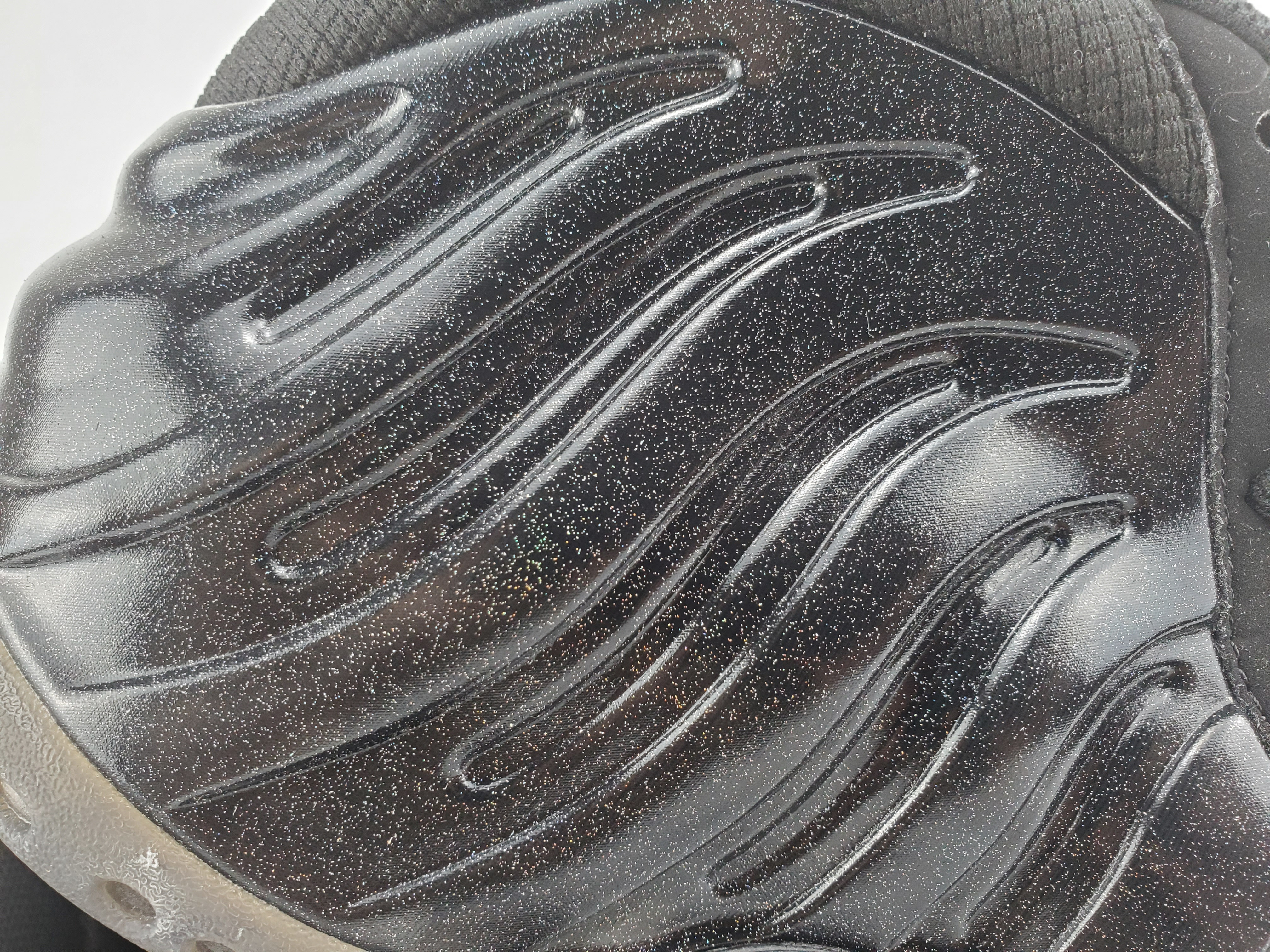 Nike Air Foamposite One “Black/Gold-Red”