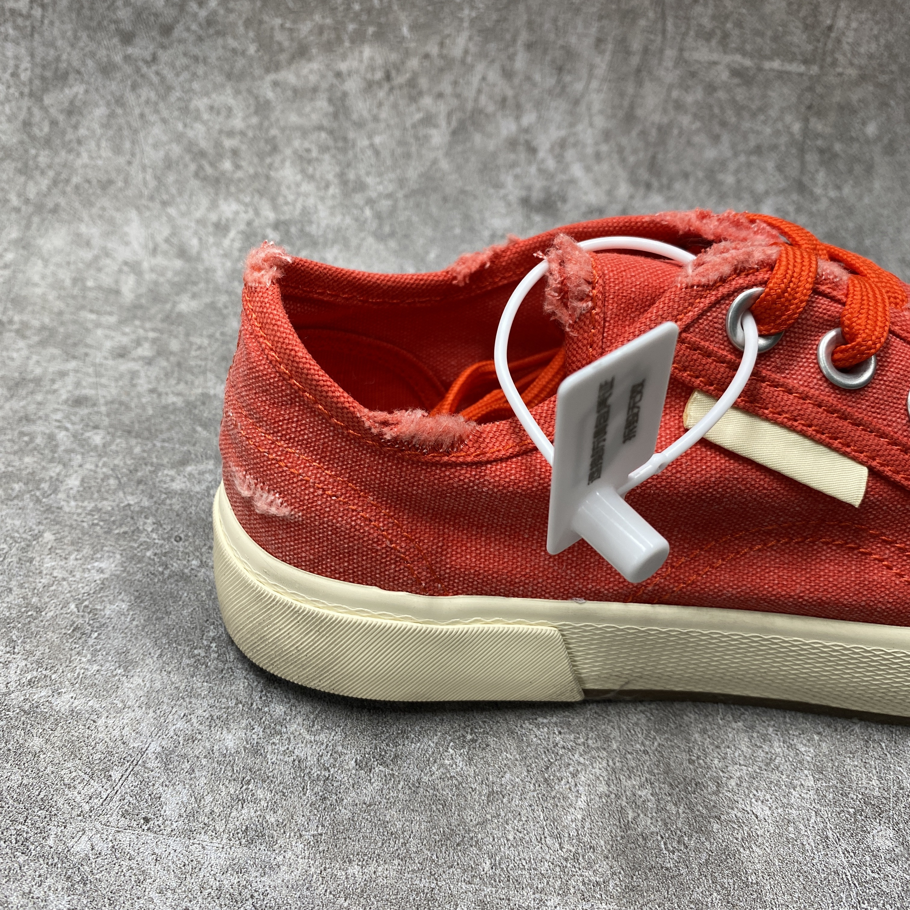 PARIS LOW TOP SNEAKER IN RED