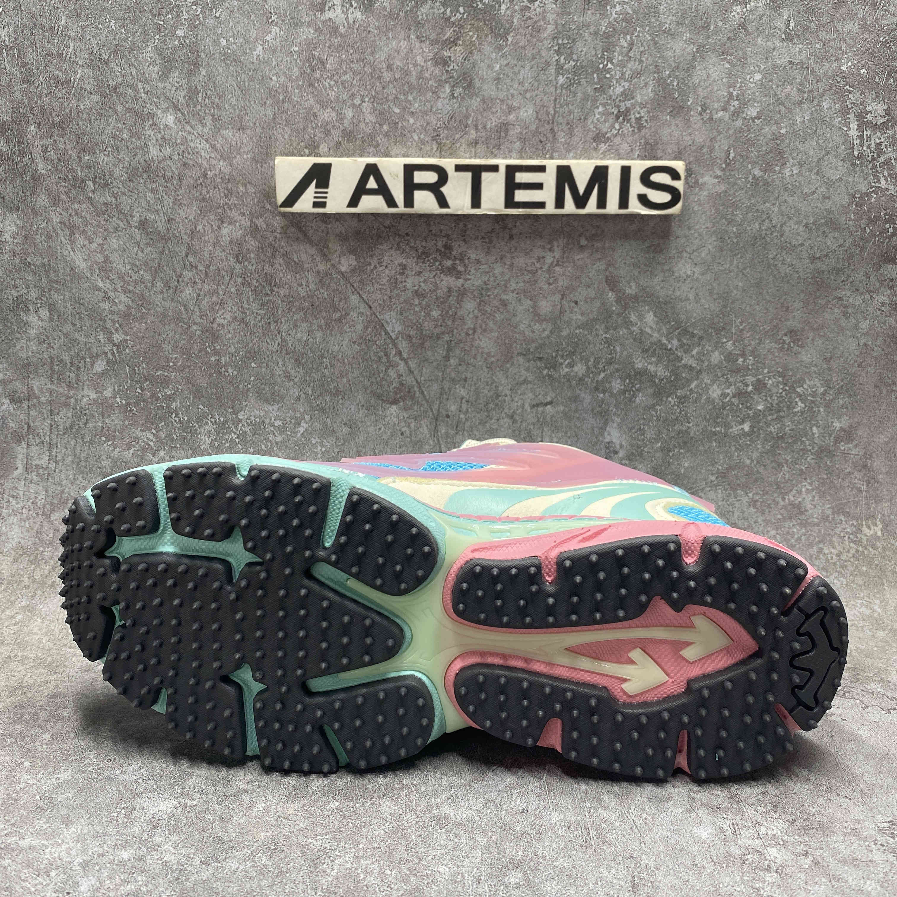 UA Off-White "BE RIGHT BACK"