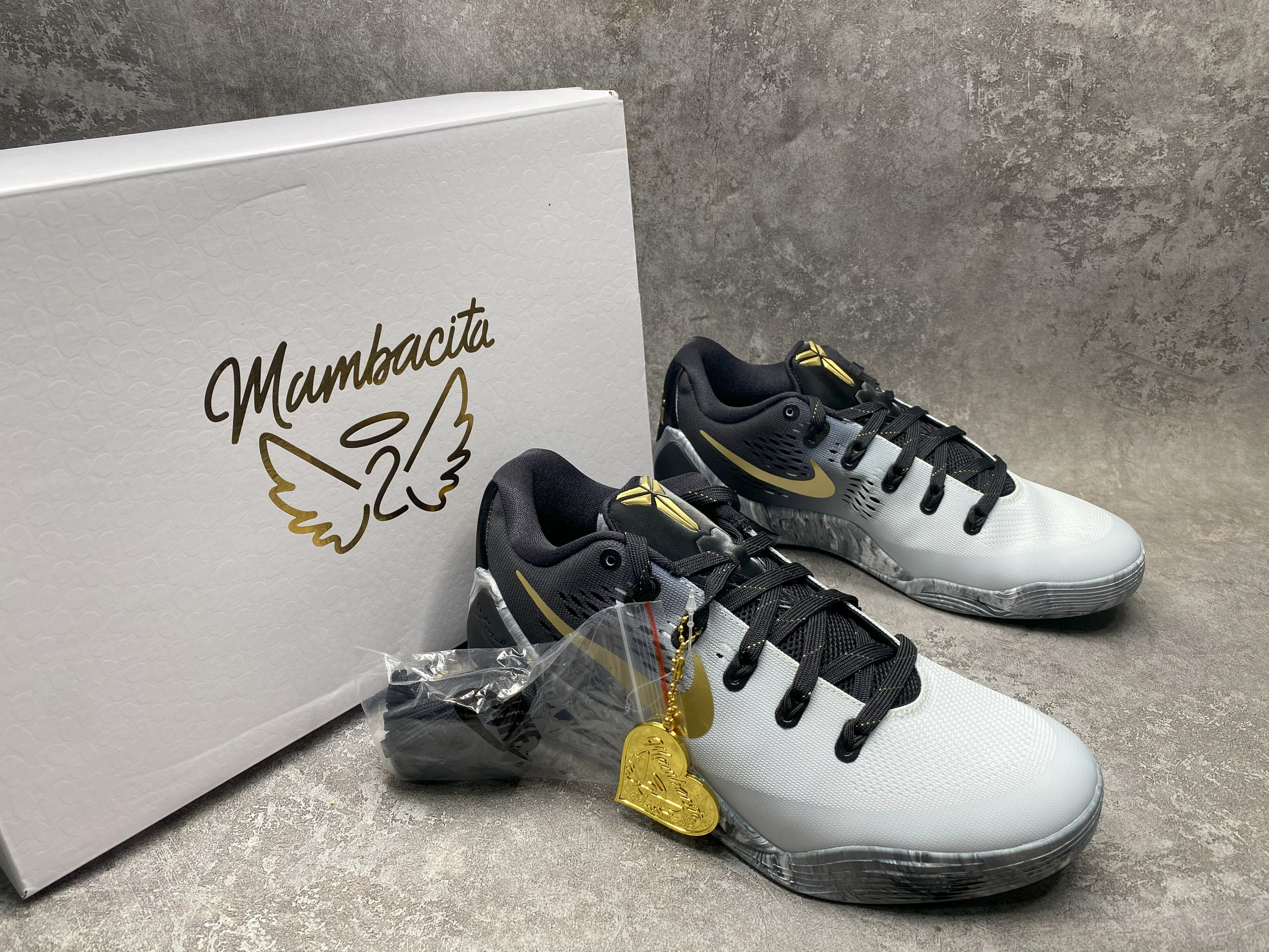 UA Nike Kobe 9 EM Low Protro