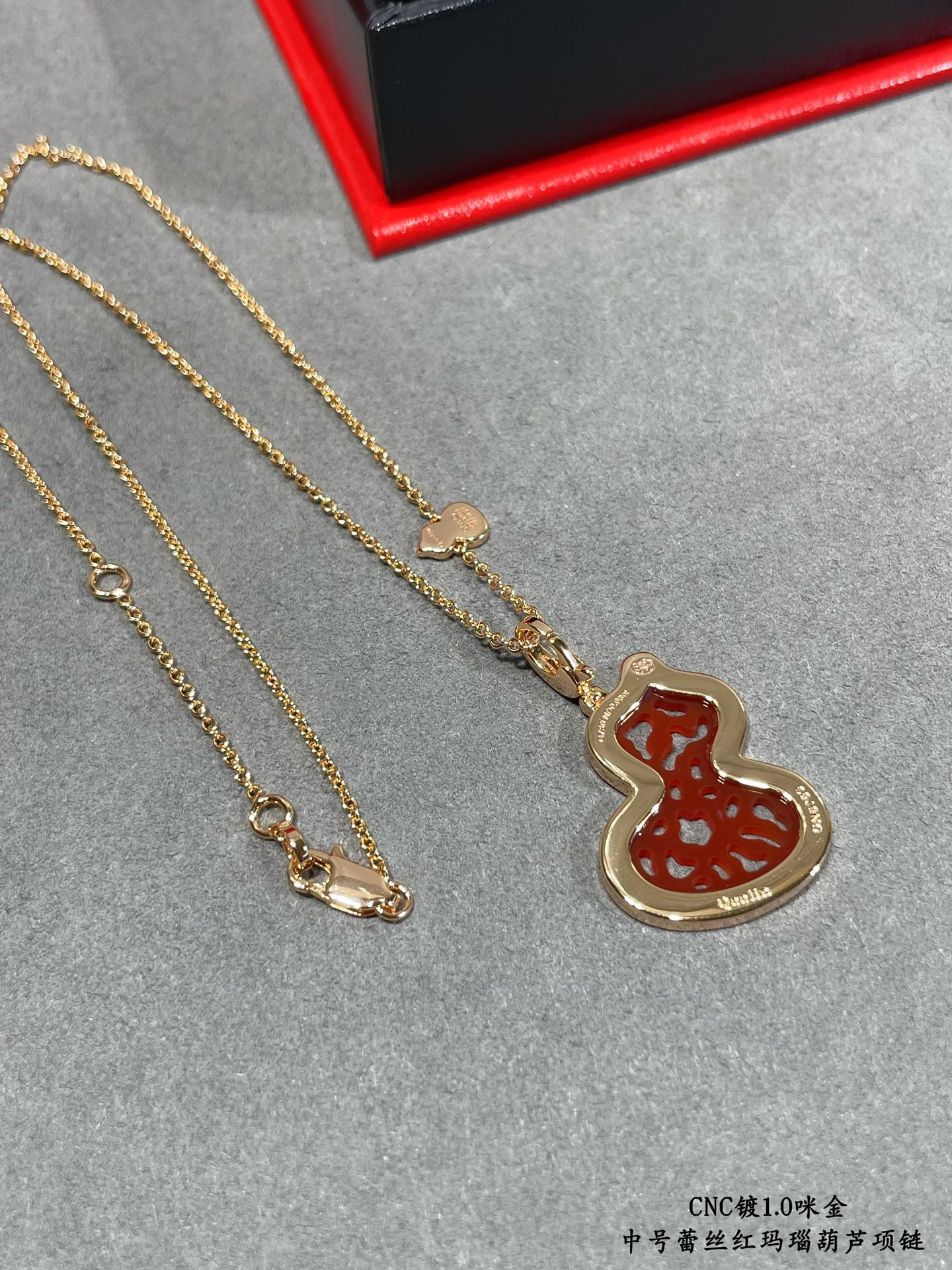 Qeelin Medium Lace Red Agate Gourd Necklace