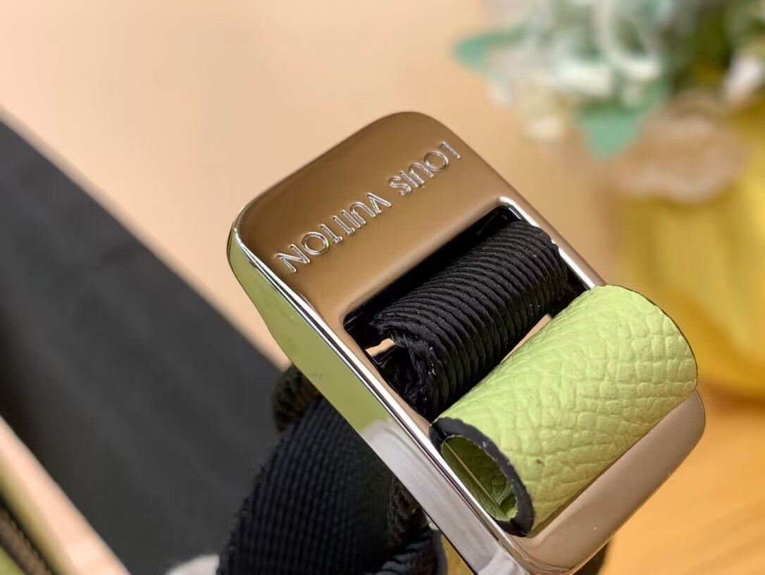 LV Discovery Slim Backpack M14076 28 x 38 x 13 cm