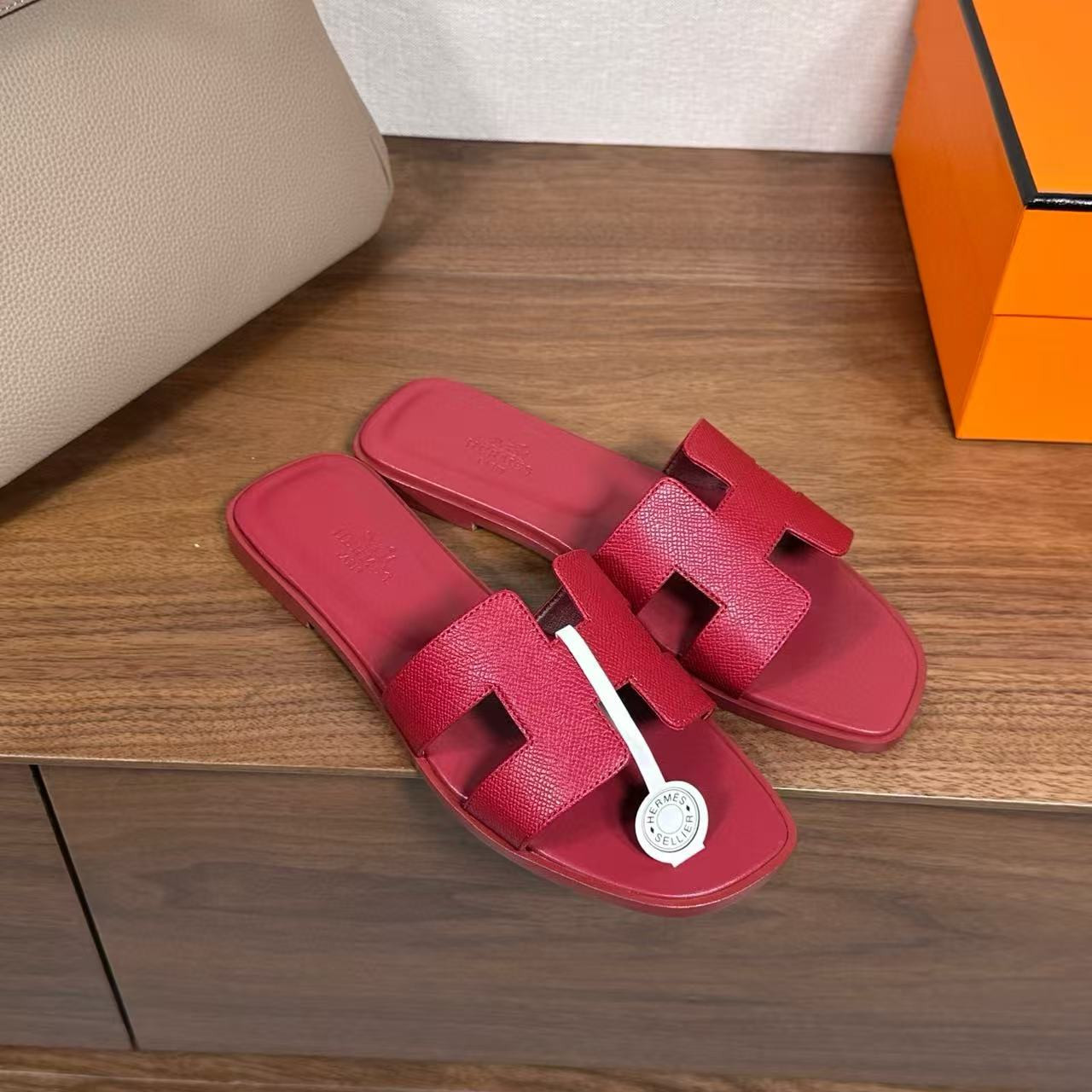 ua H**me5 oran sandal