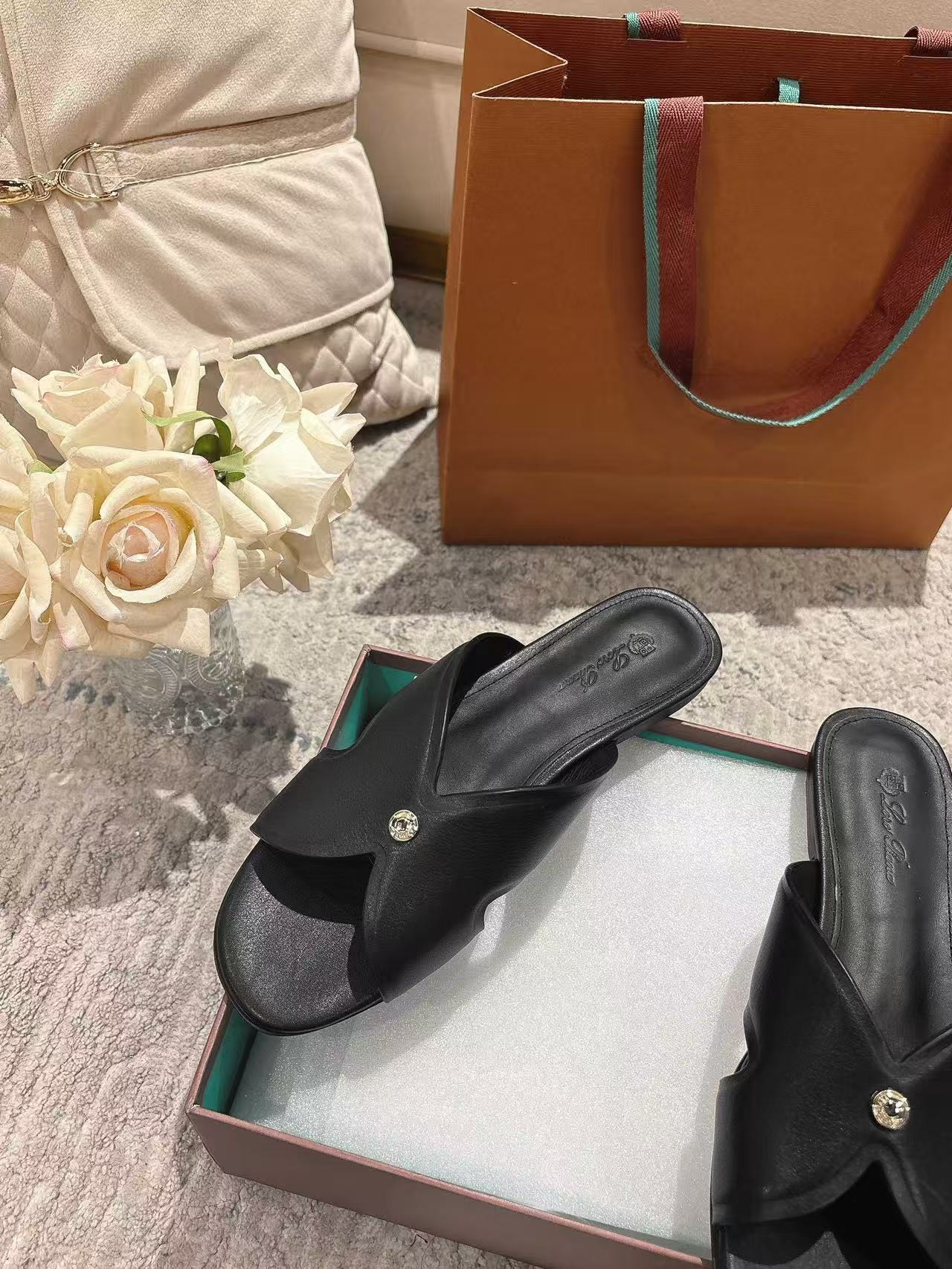 ua L**o p*ana vera sandal