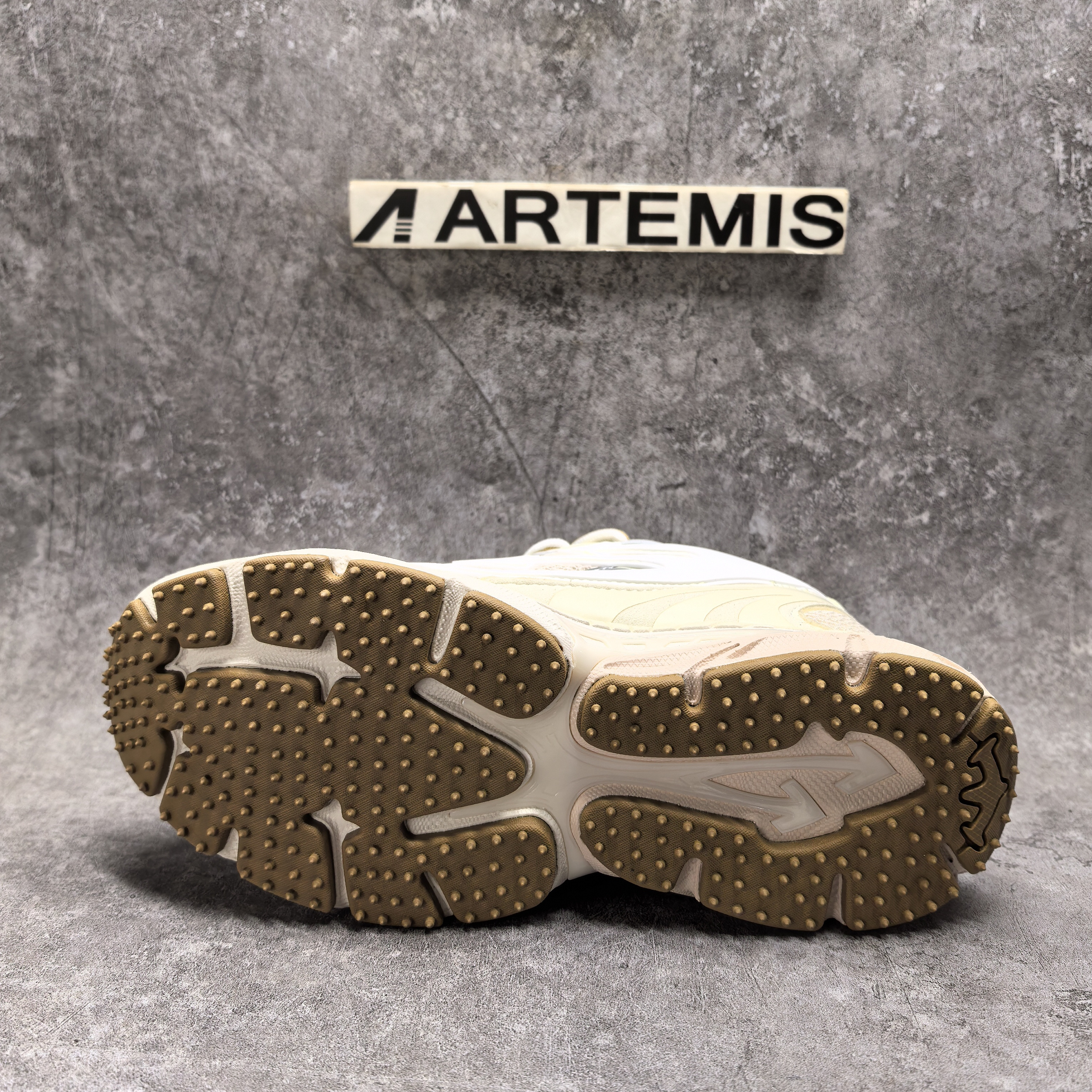 UA Off-White "BE RIGHT BACK"