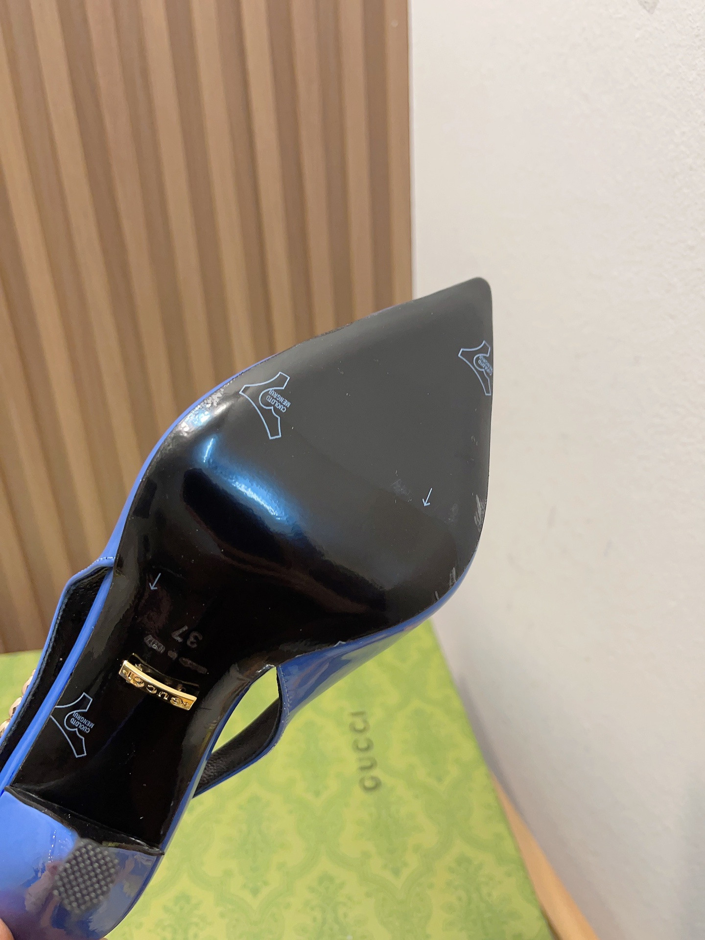 G*u*i signoria slingback pump high