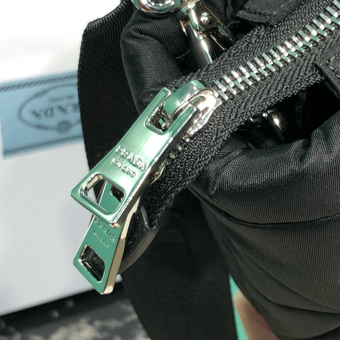 Pra*a re-nylon system tote 25x21.5x13cm