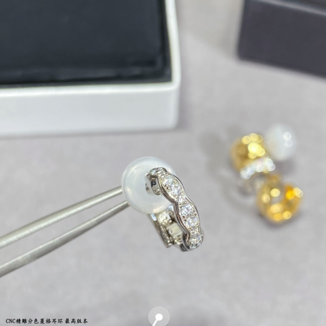 ch*el finely carved Di*m*nd color separation earrings