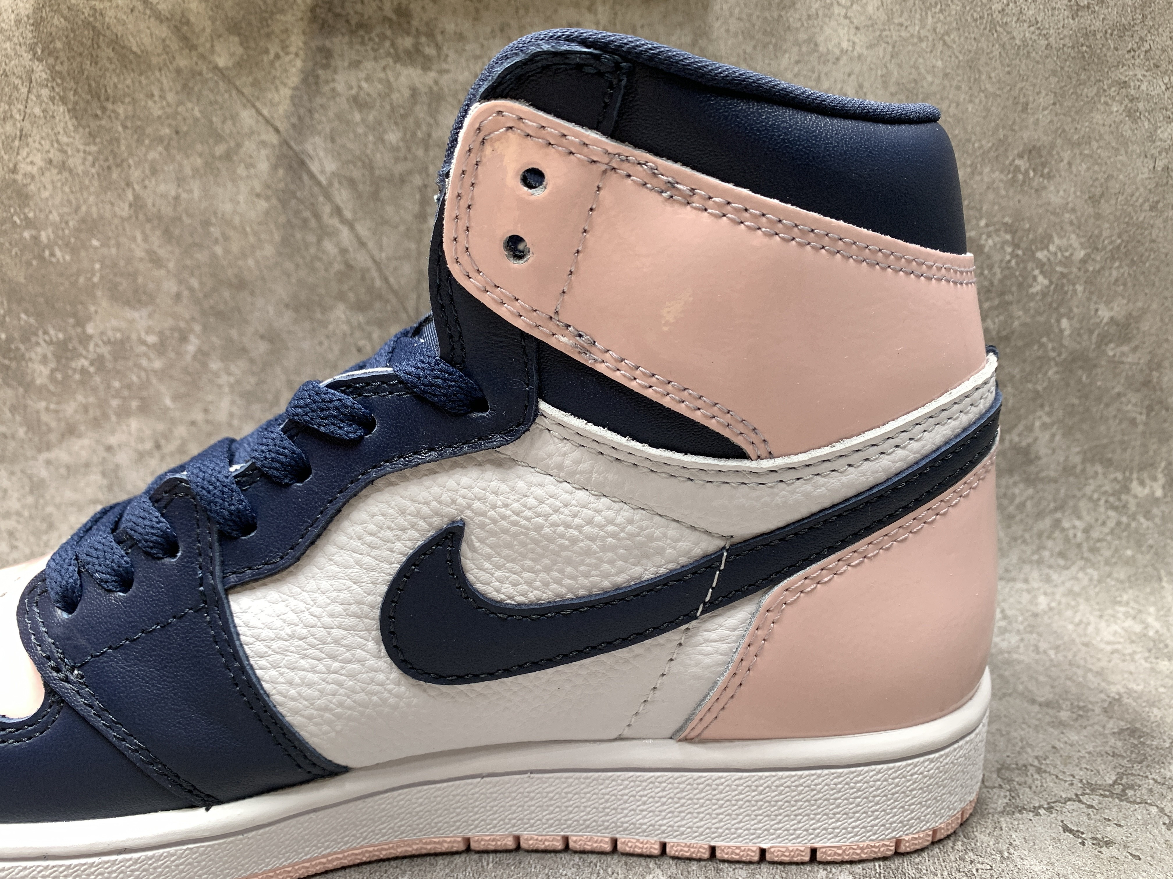 Air Jordan 1 Retro High OG SE Bubble Gum Atmosphere