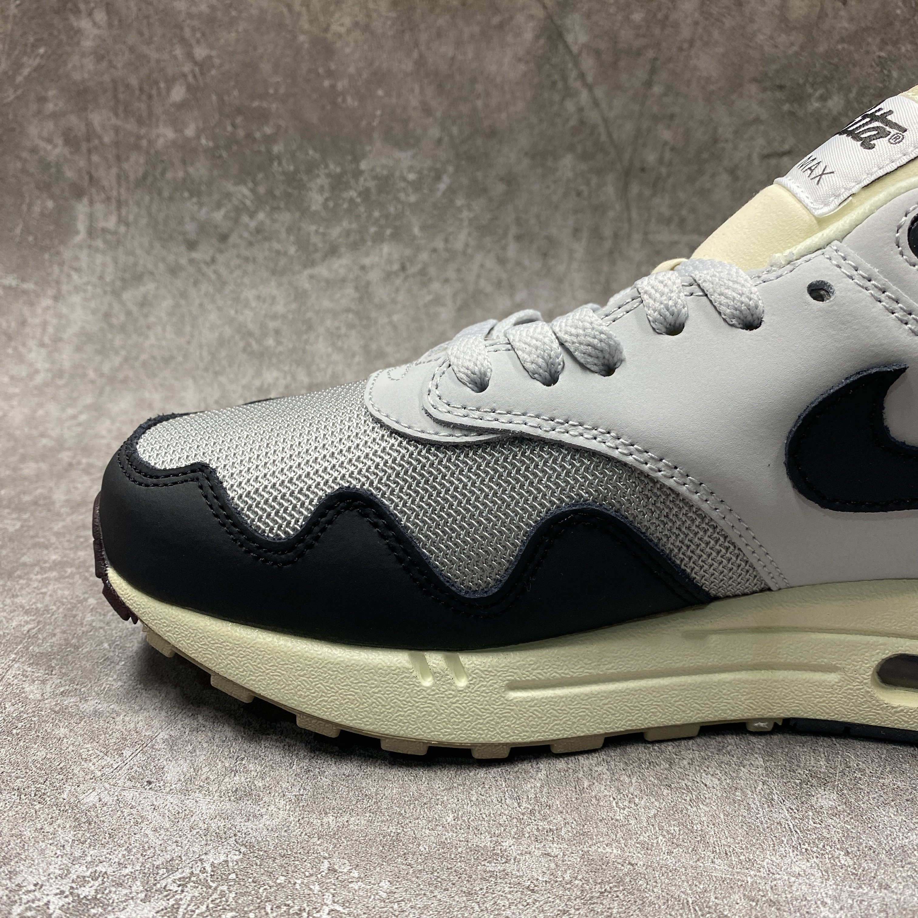 Nike Air Max 1 x Patta White Grey