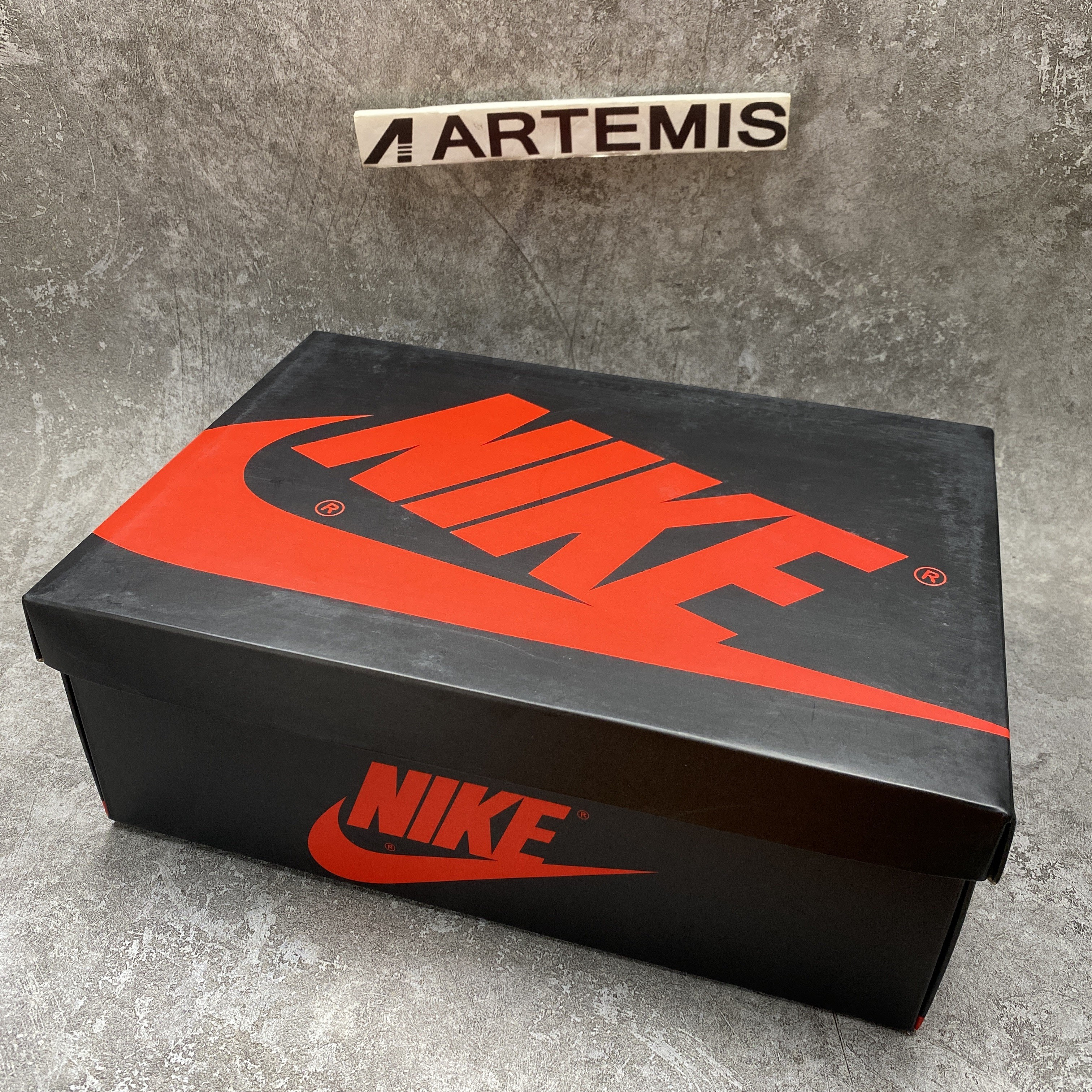 Air Jordan 1 High OG Volt