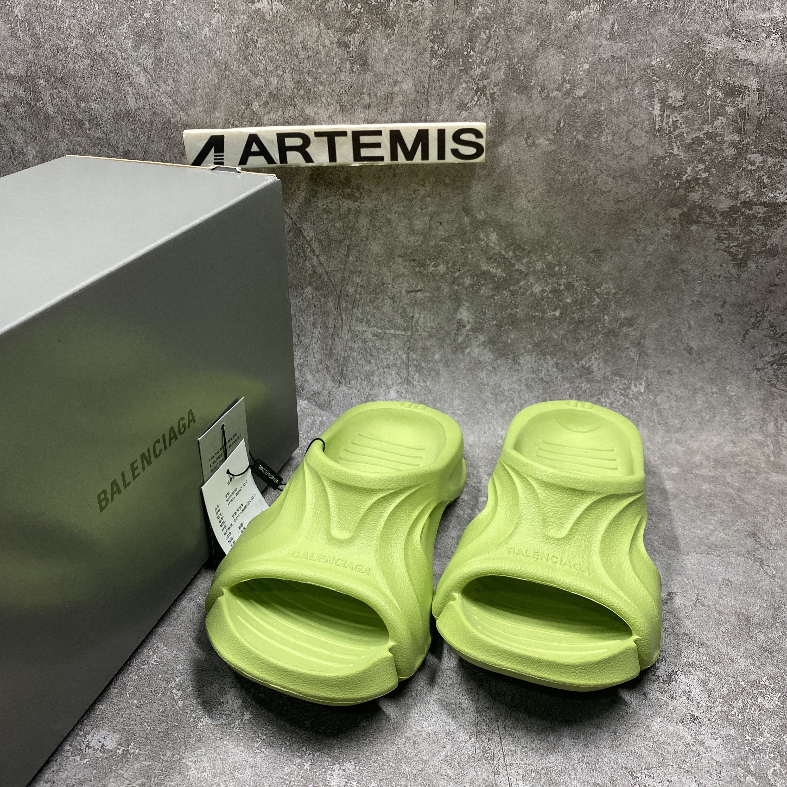 Balenciga Mold Slides Green (run one size bigger)