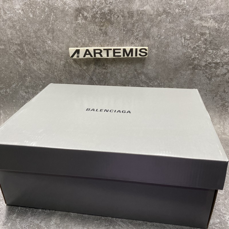 Balenciga Runner Sneaker in Green