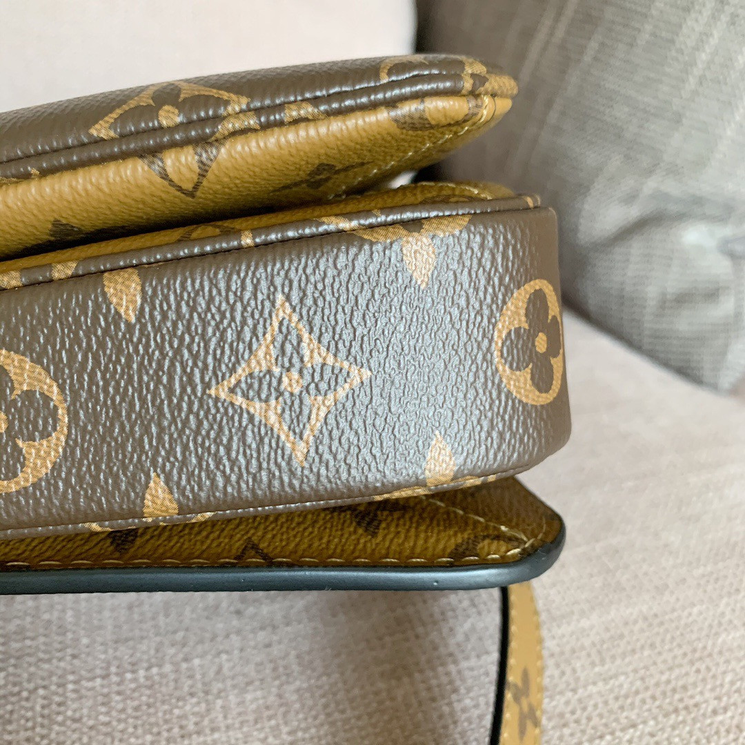 LV POCHETTE METIS M44876