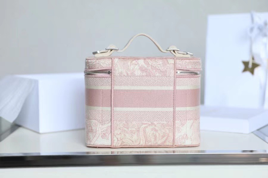D*or travel make up bag