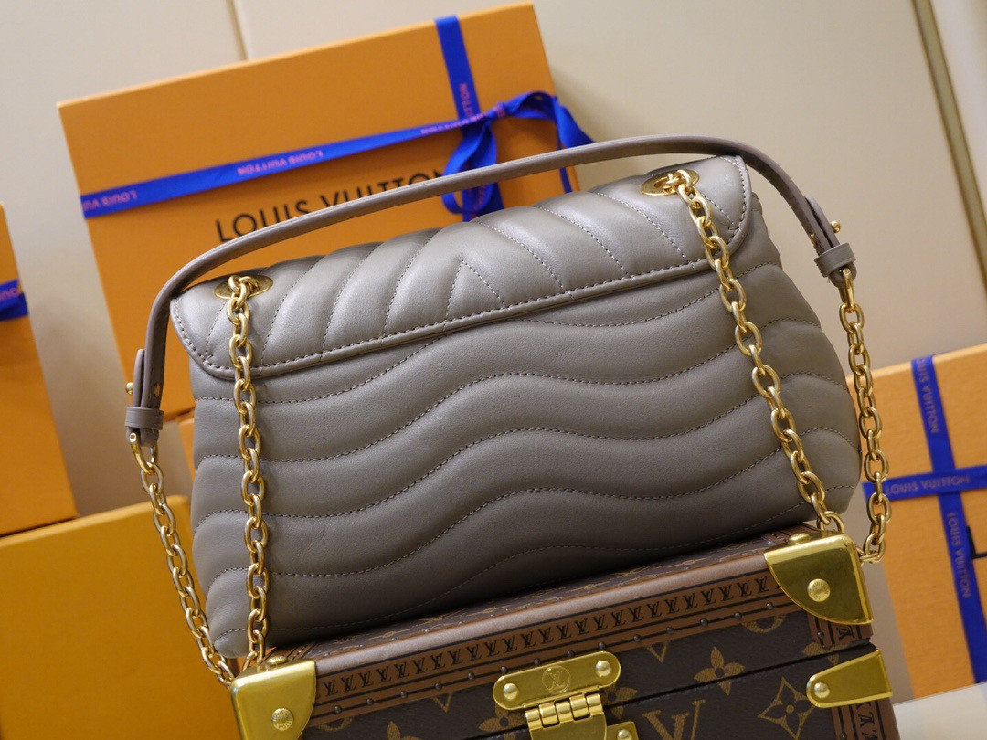 LV NEW WAVE CHAIN BAG M58550