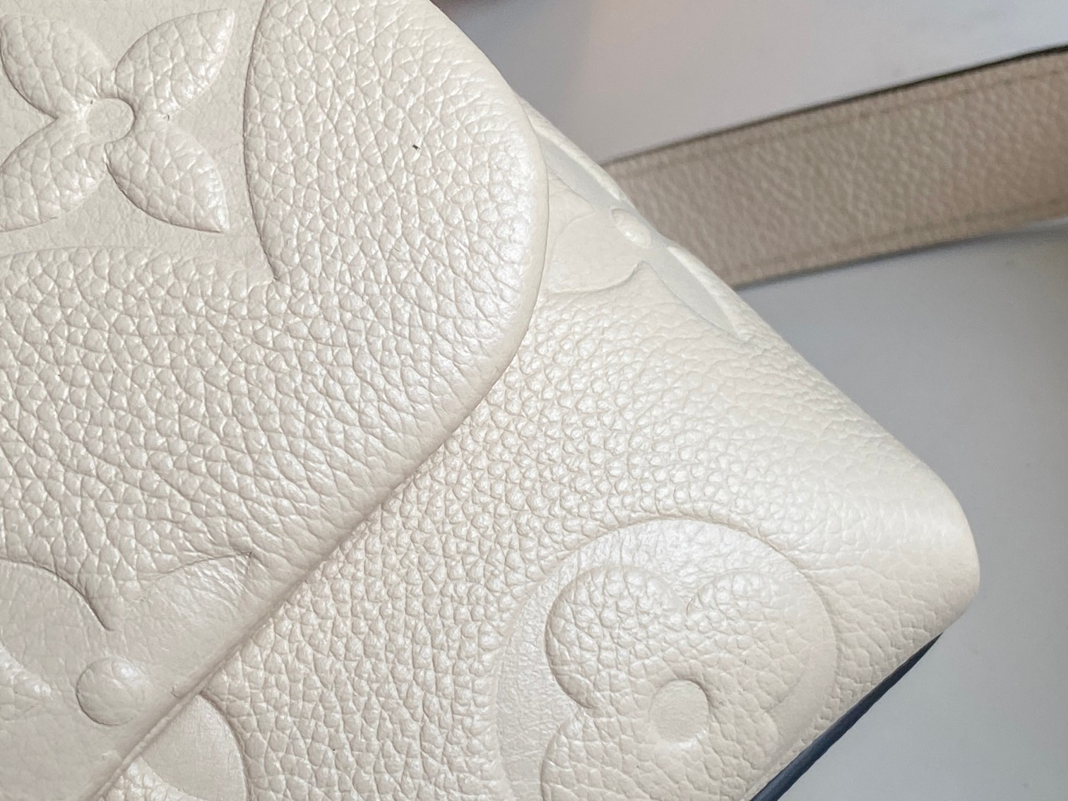 LV MADELEINE BB M46008  9.4 x 6.7 x 3.3 inches