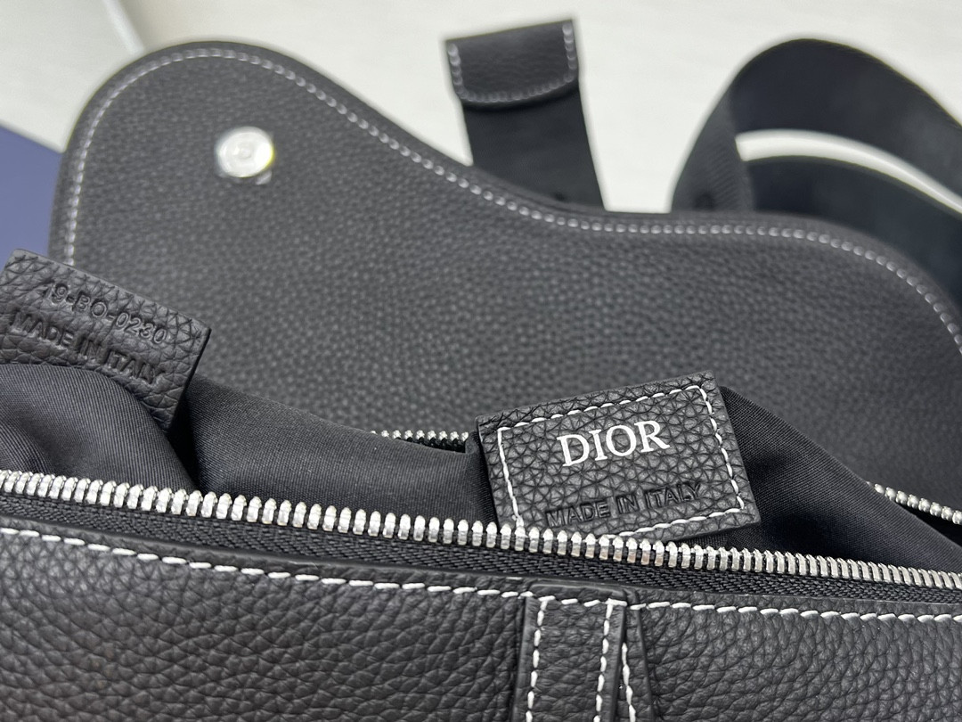 D*or saddle bag black grained calfskin 26 x 19 x 4.5 cm
