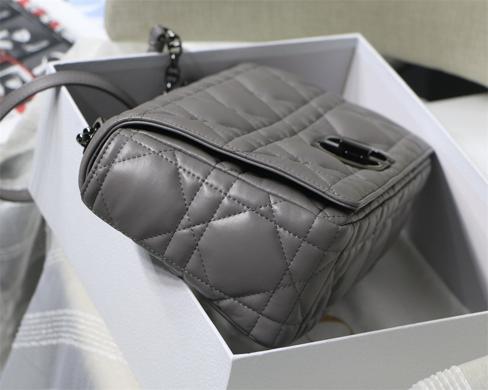 large d*or caro bag stone gray S*pple cannage calfskin with silver hardware 29 x 18 x 10 cm