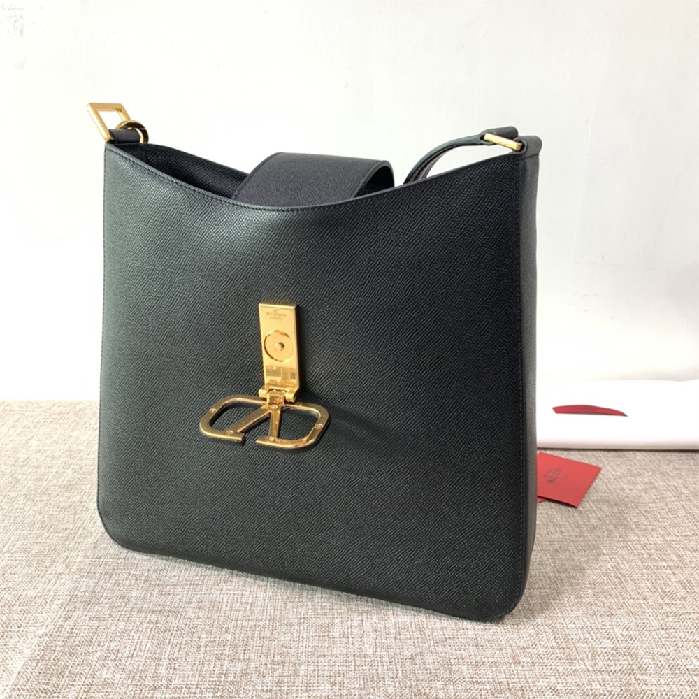 Va1e*ntin0 garavani vsling hobo bag black