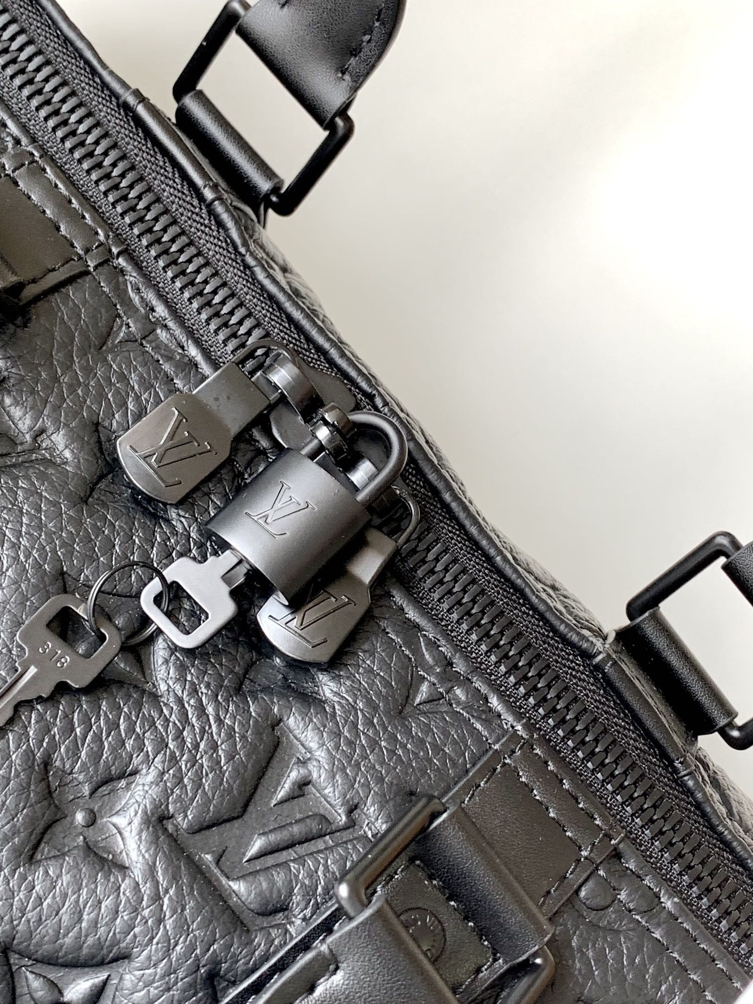 l0*is V*t0n keepall bandoulière 50 m59025