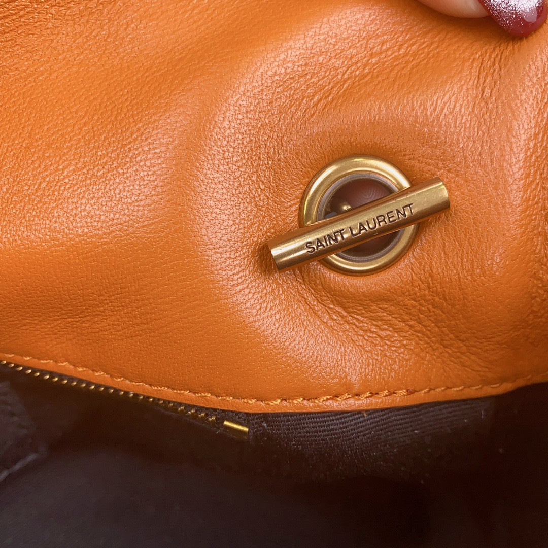 Y*L puffer in leather orange 23 x 15.5 x 5.8 cm