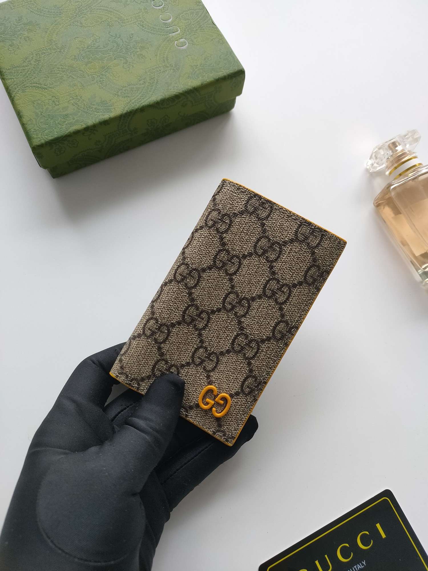 G*u*i gg  card case wallet