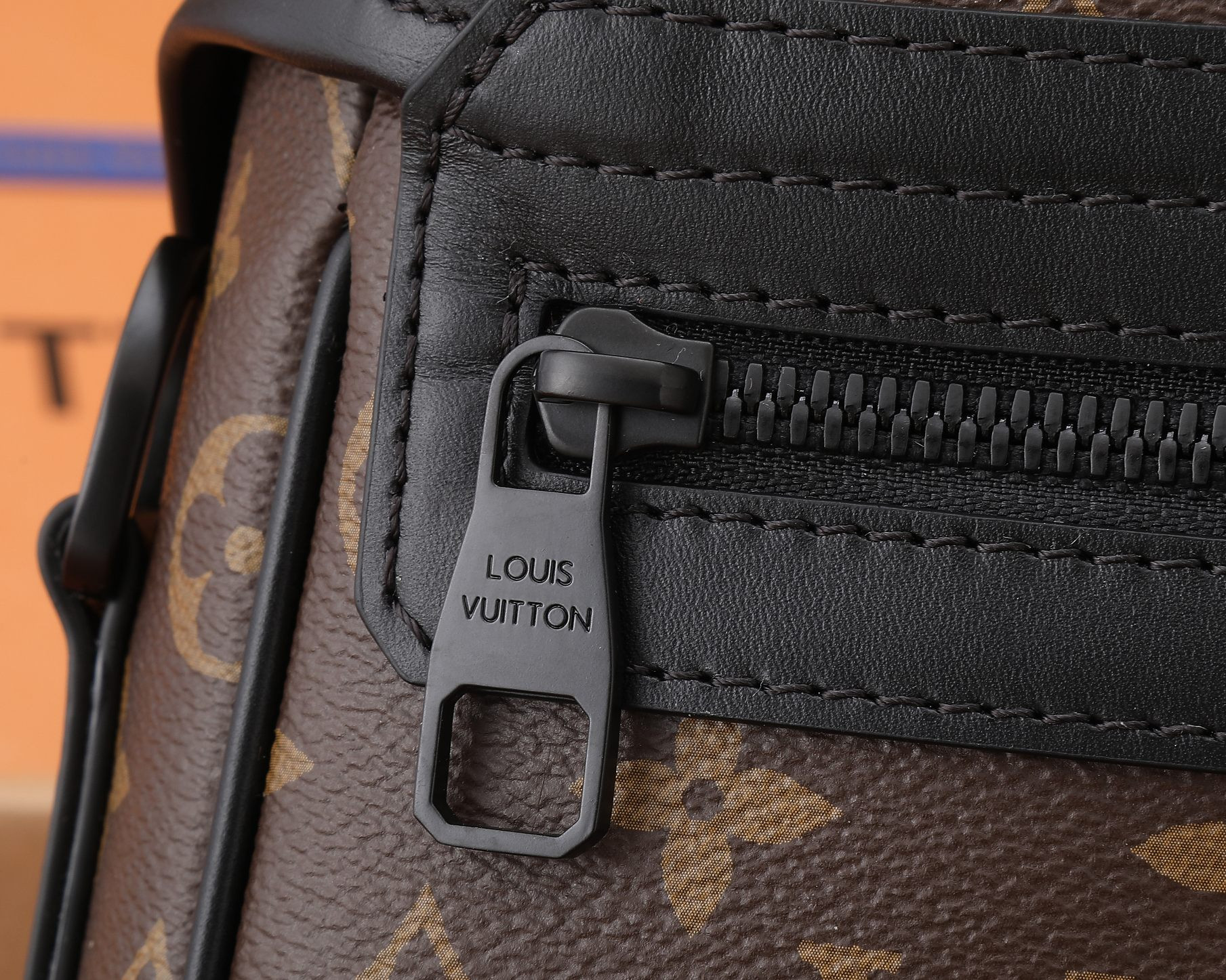 LV M46972 Trail Messenger 31 x 22 x11CM