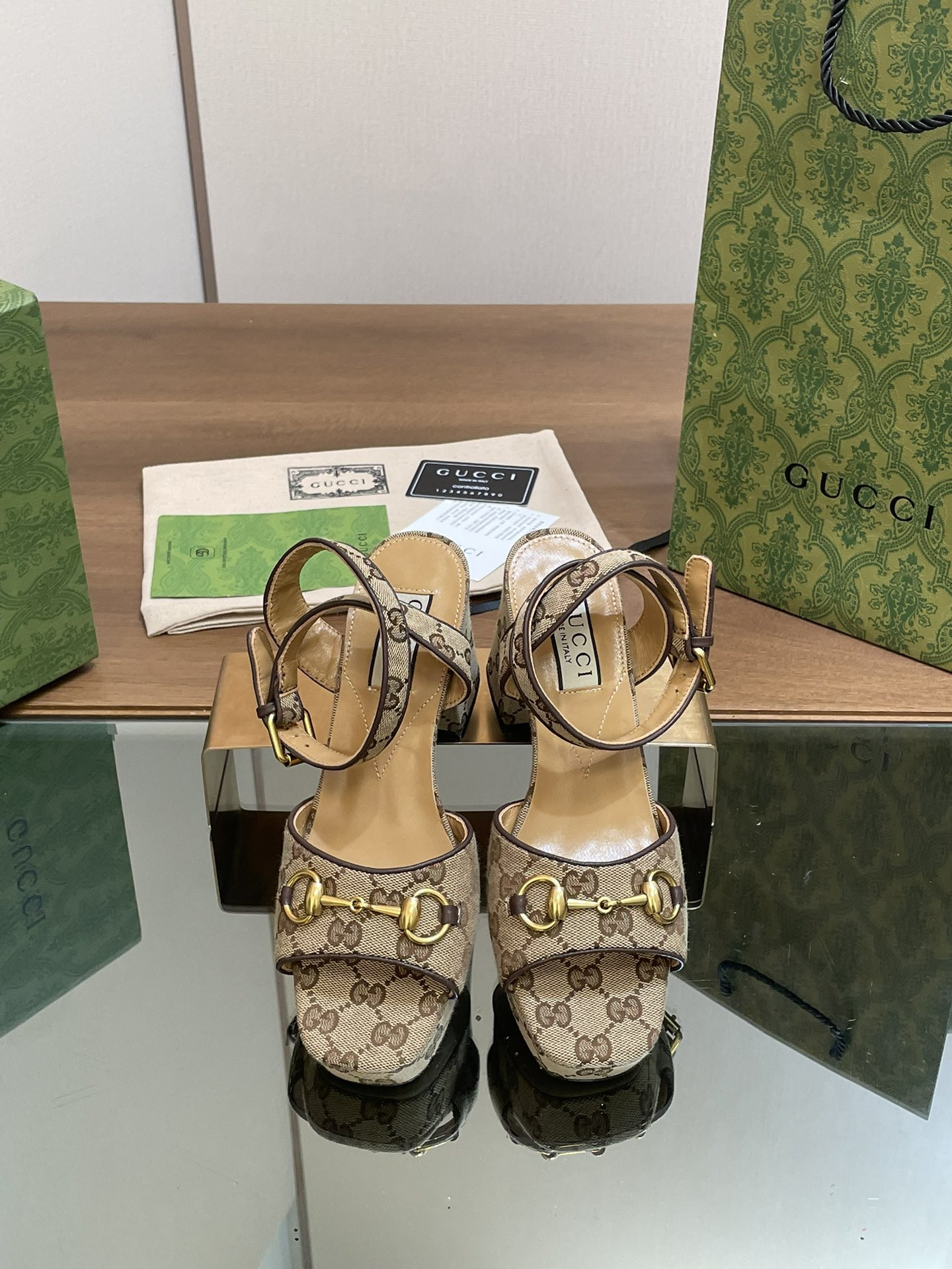 ua G*u*i horsebit platform sandal