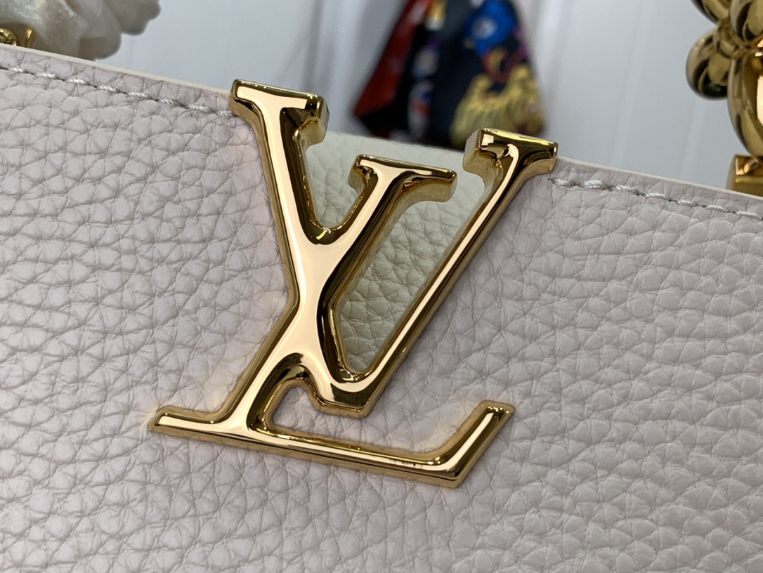 LV Capucines Mini M24981 8.3 x 5.5 x 3.1 inches
