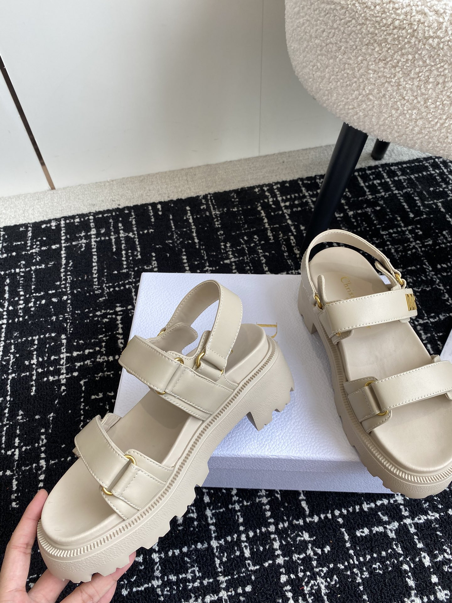 ua D*oract platform sandal