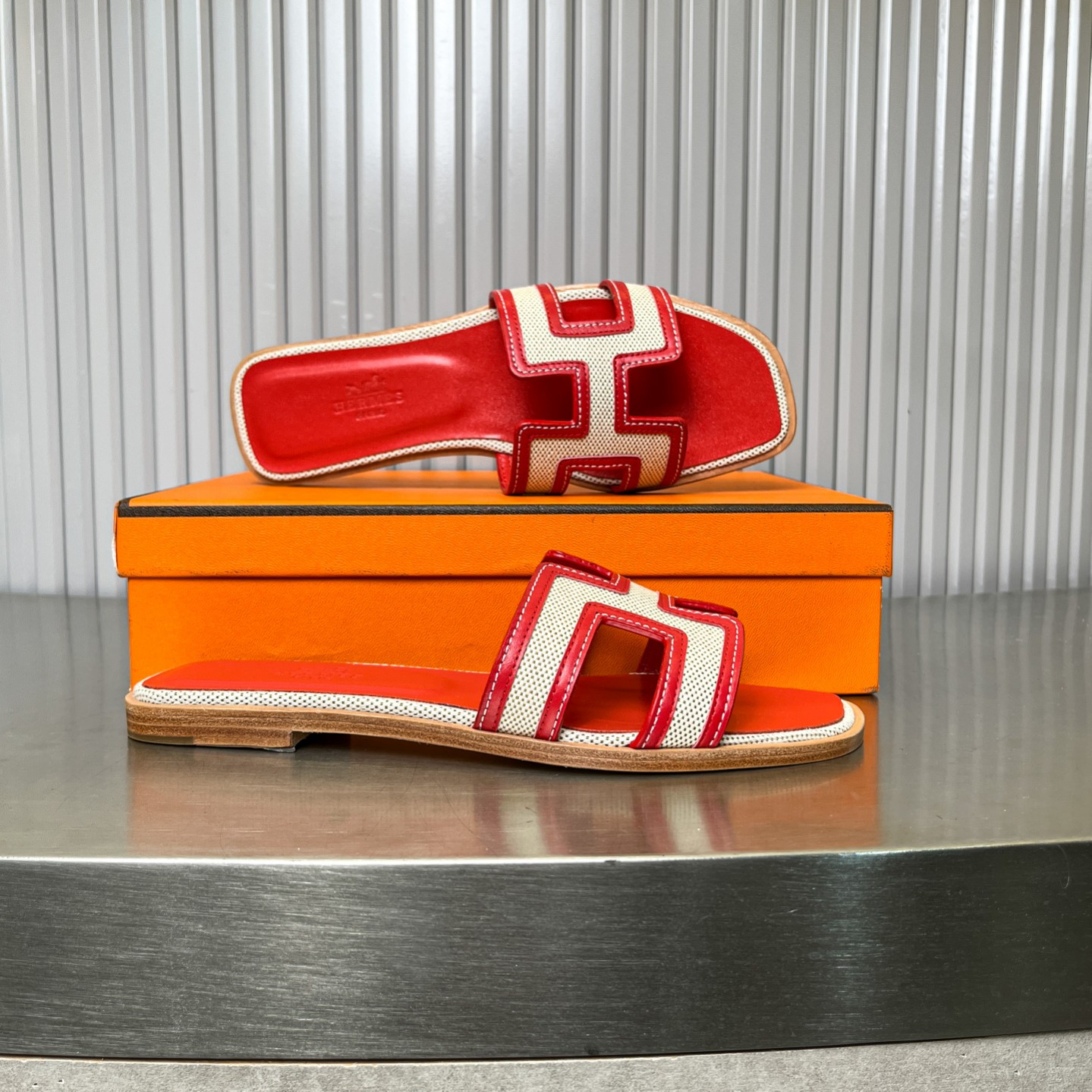 ua H**me5 oran sandal