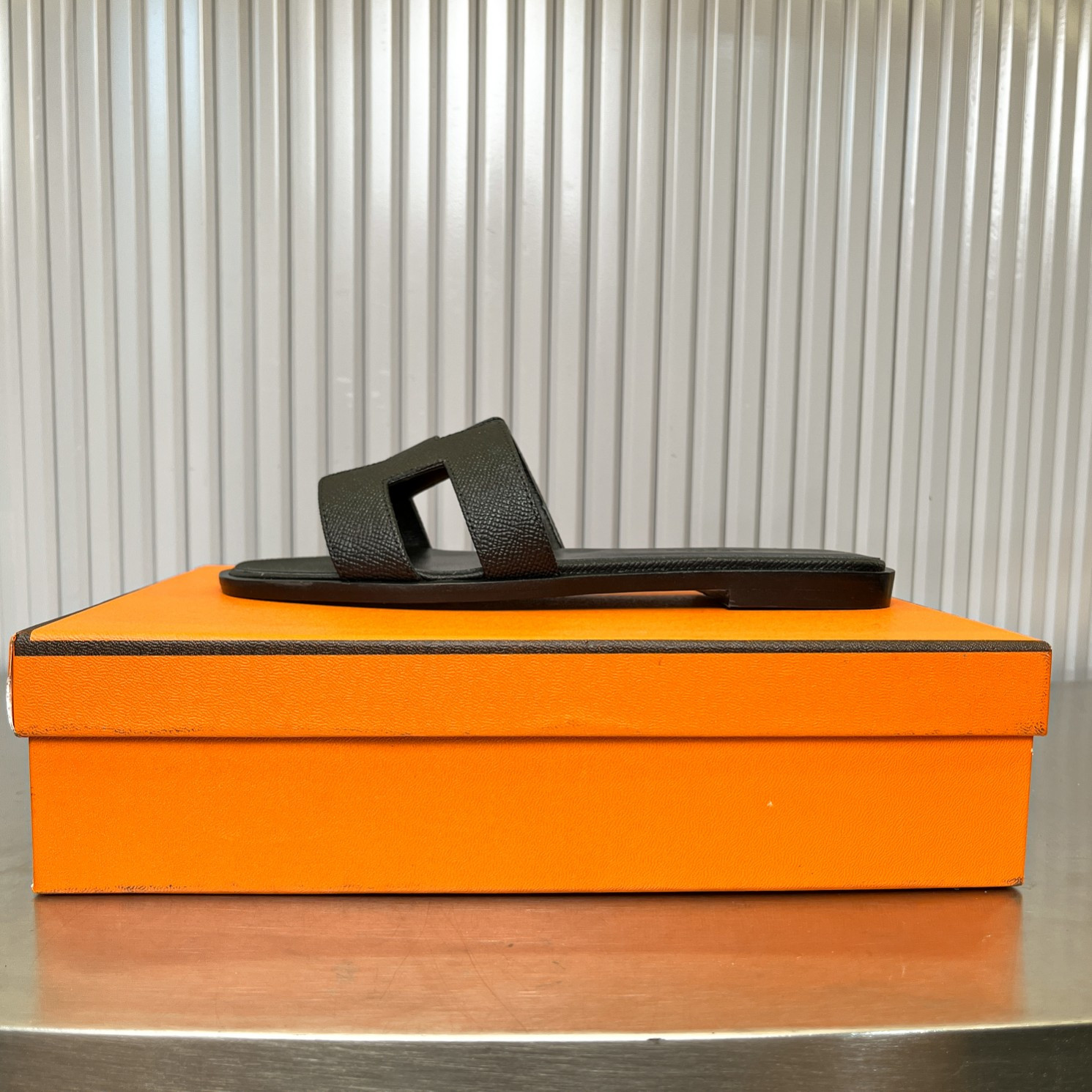 ua H**me5 oran sandal