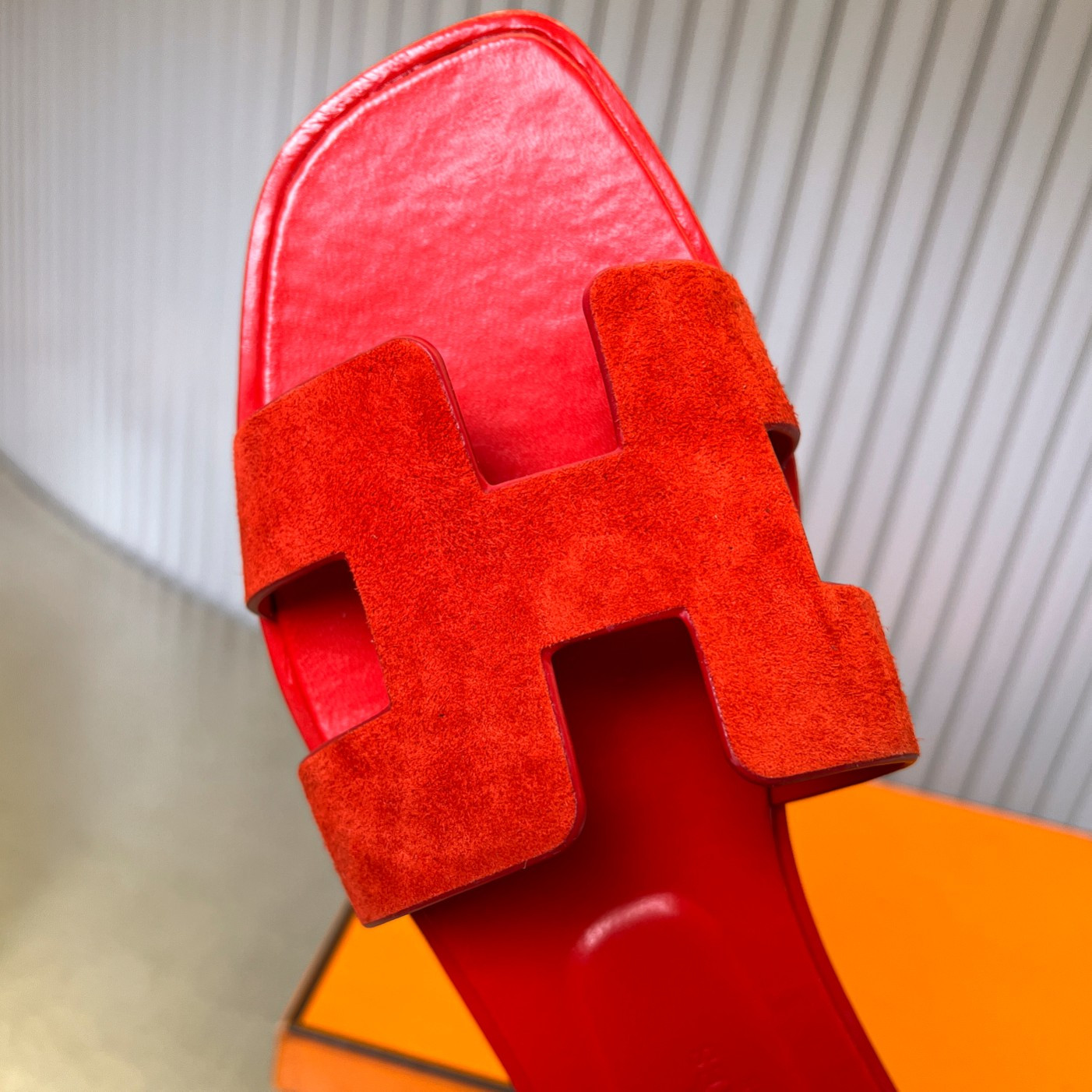 ua H**me5 oran sandal