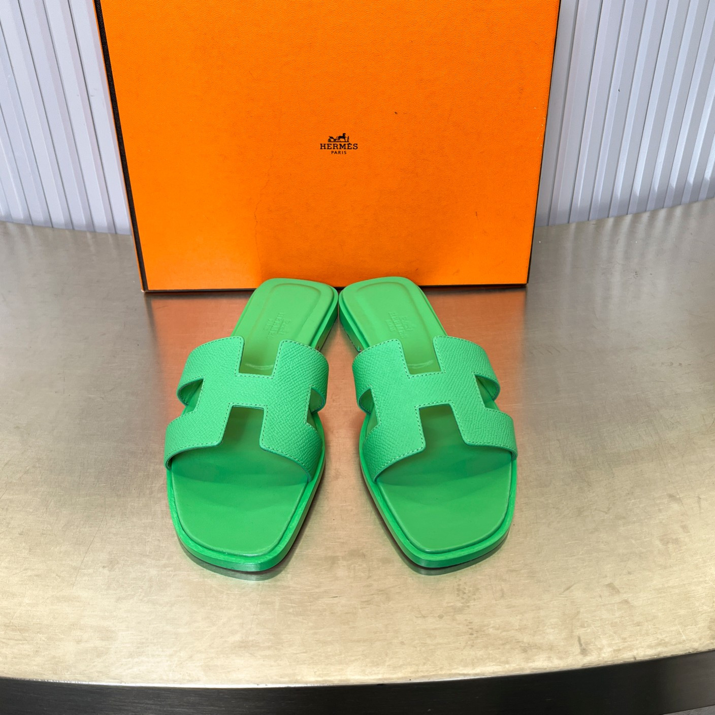ua H**me5 oran sandal