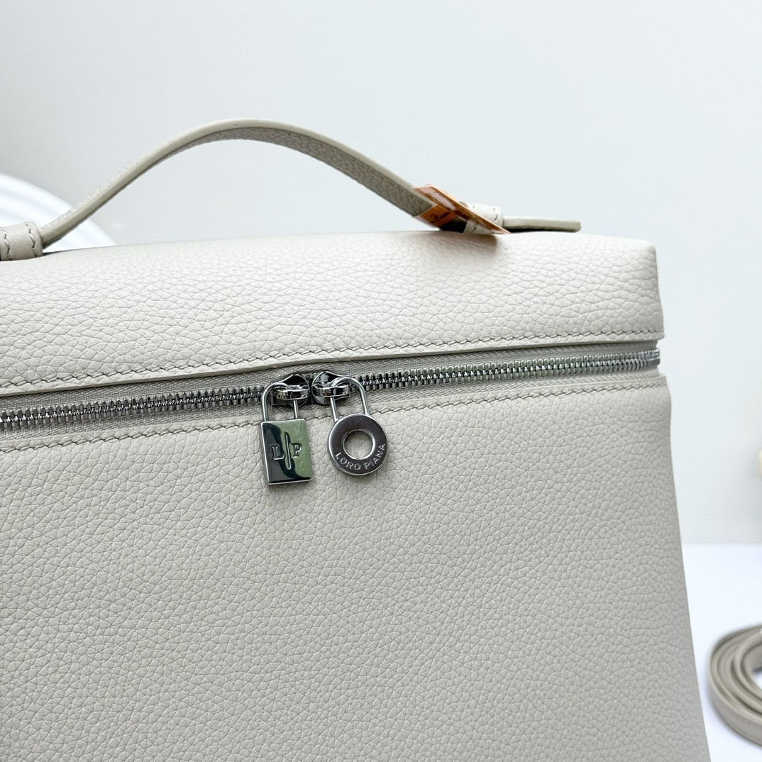 L**o p*ana extra pocket backpack l23.5 grained calfskin 23 x 21 x 8 cm