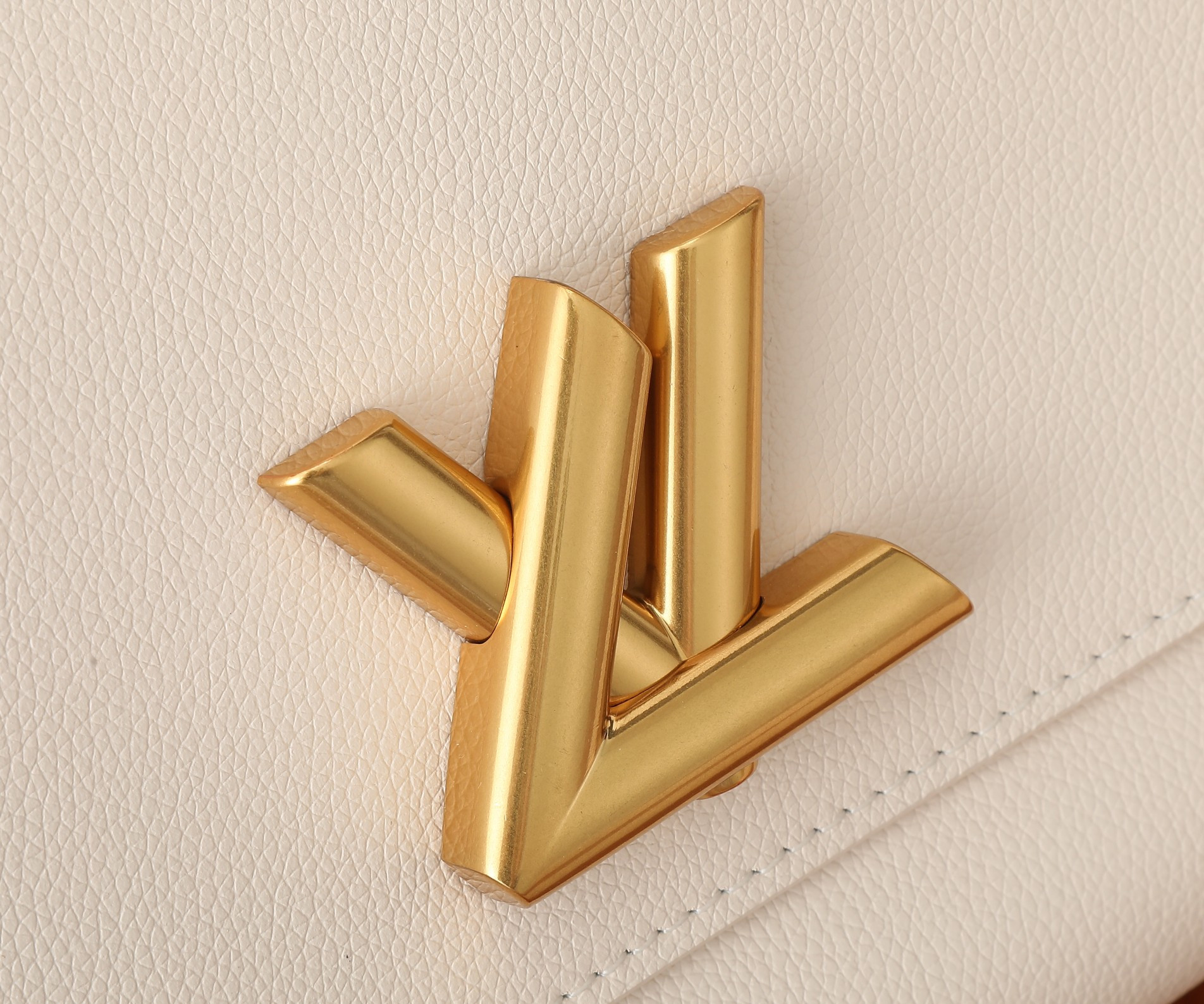 LV Soft Twist M25359 10.6 x 7.5 x 3.5 inches