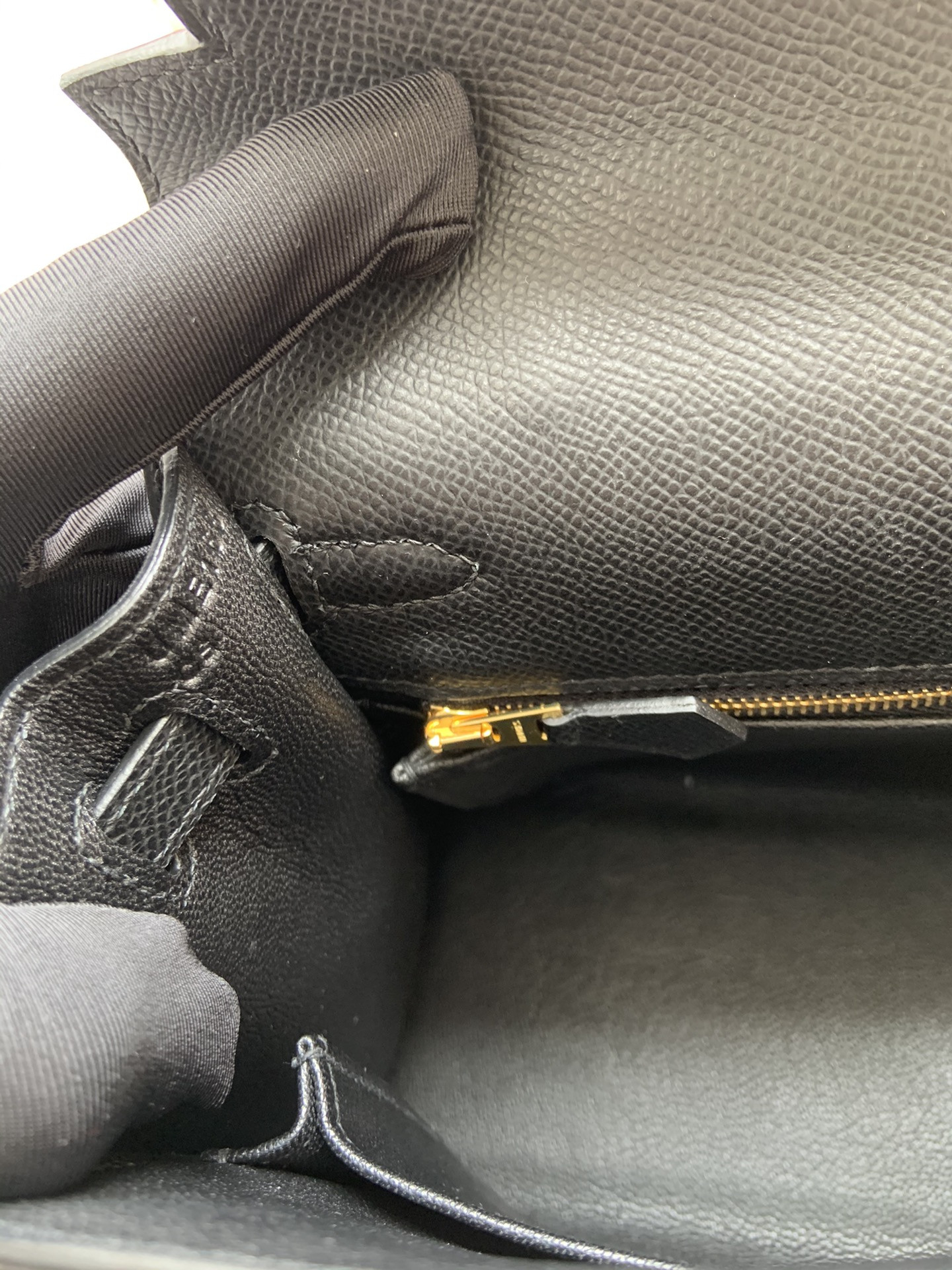 HERMÈS Kelly Gold-tone Hardware 25 28