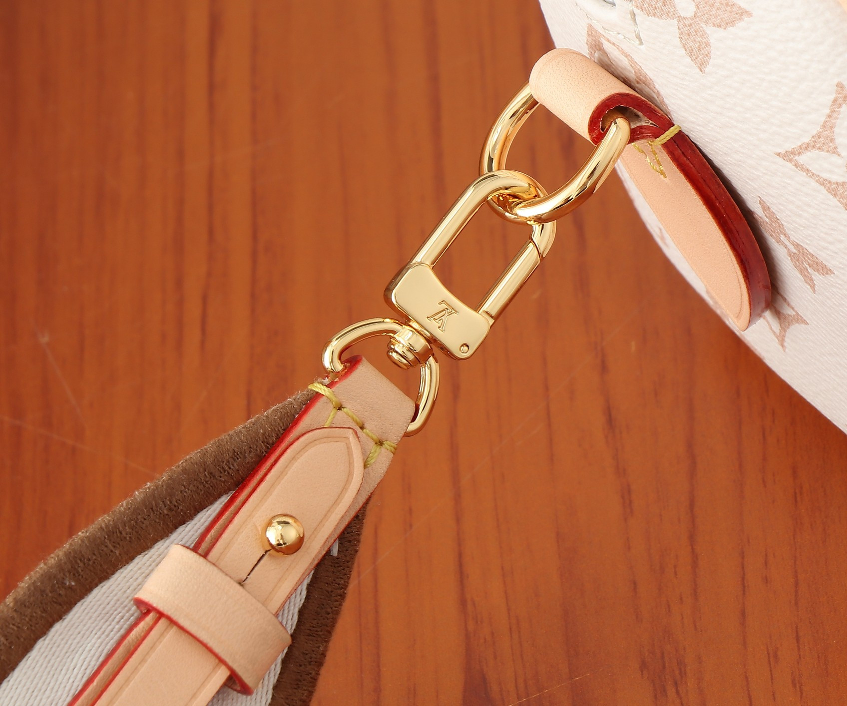 LV Speedy 18 M24474 18x12.5x11CM