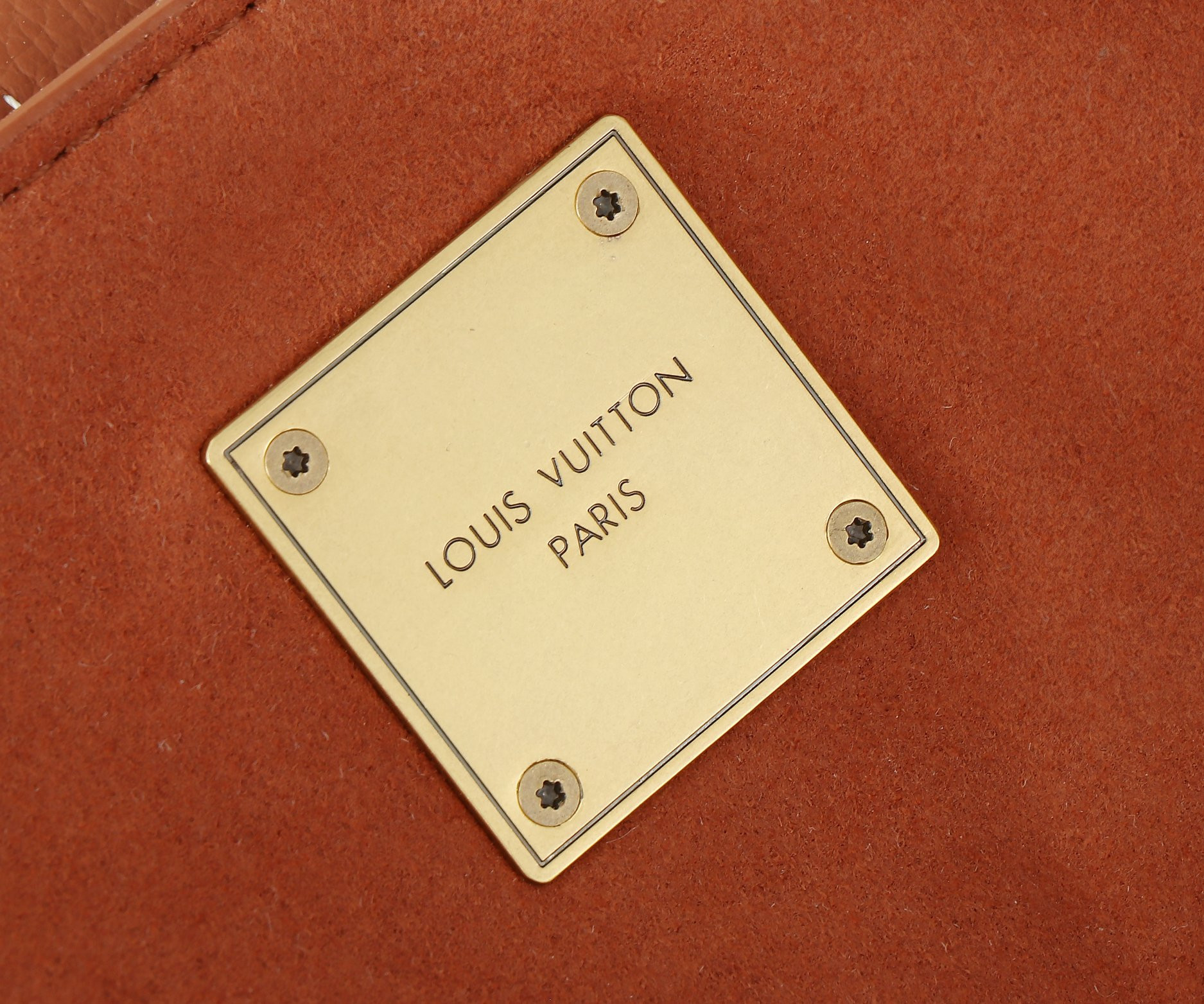 LV Low Key Cabas MM M25342 47x30x14cm