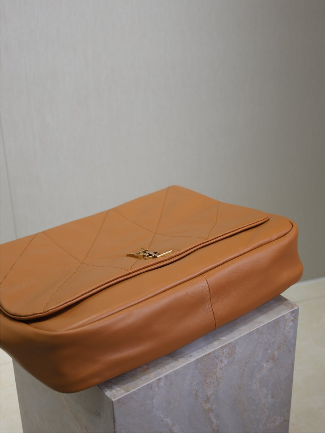 Y*L large jamie 4.3 in lambskin 43x29x9cm