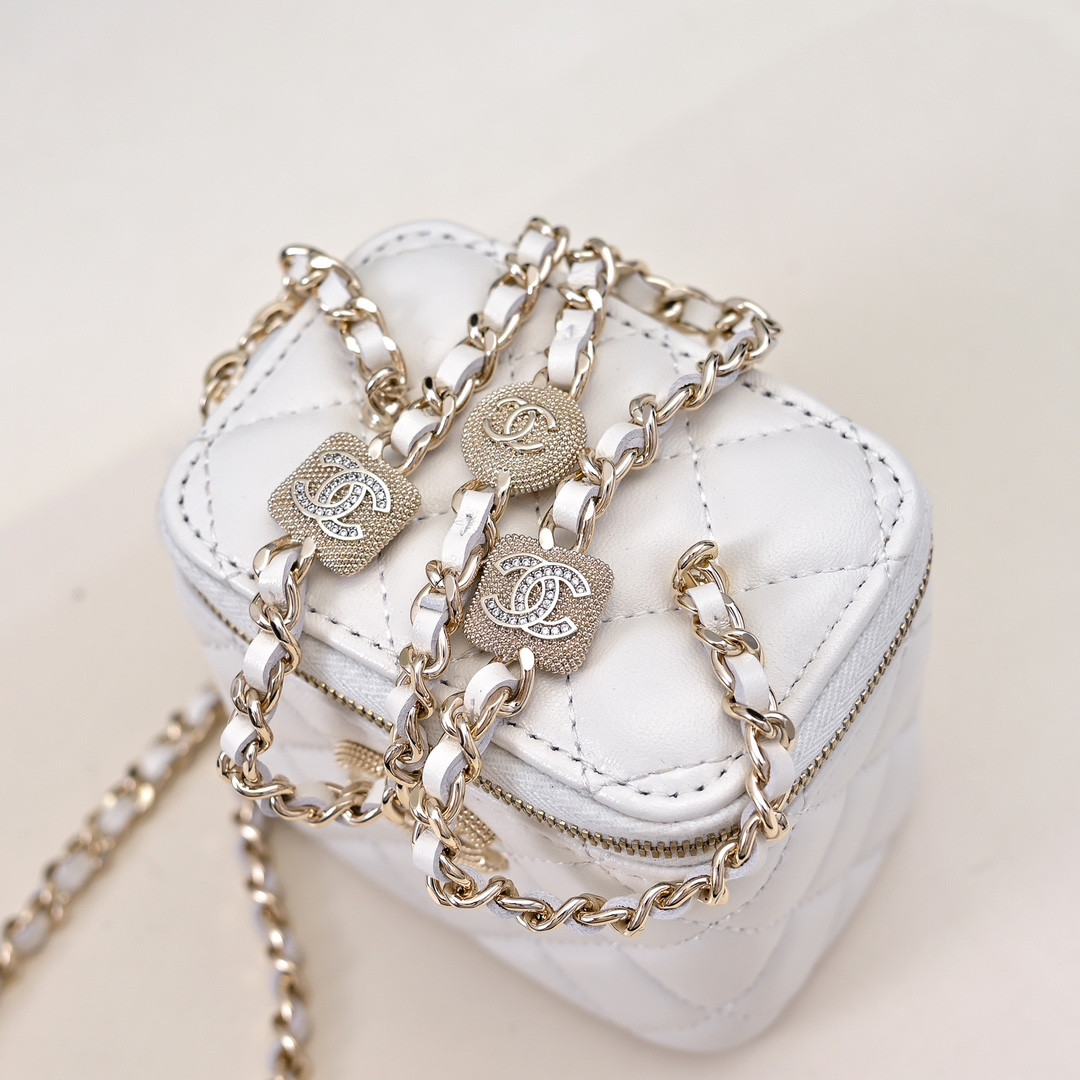 Ch*el small vanity with chain 8.5x11x7cm