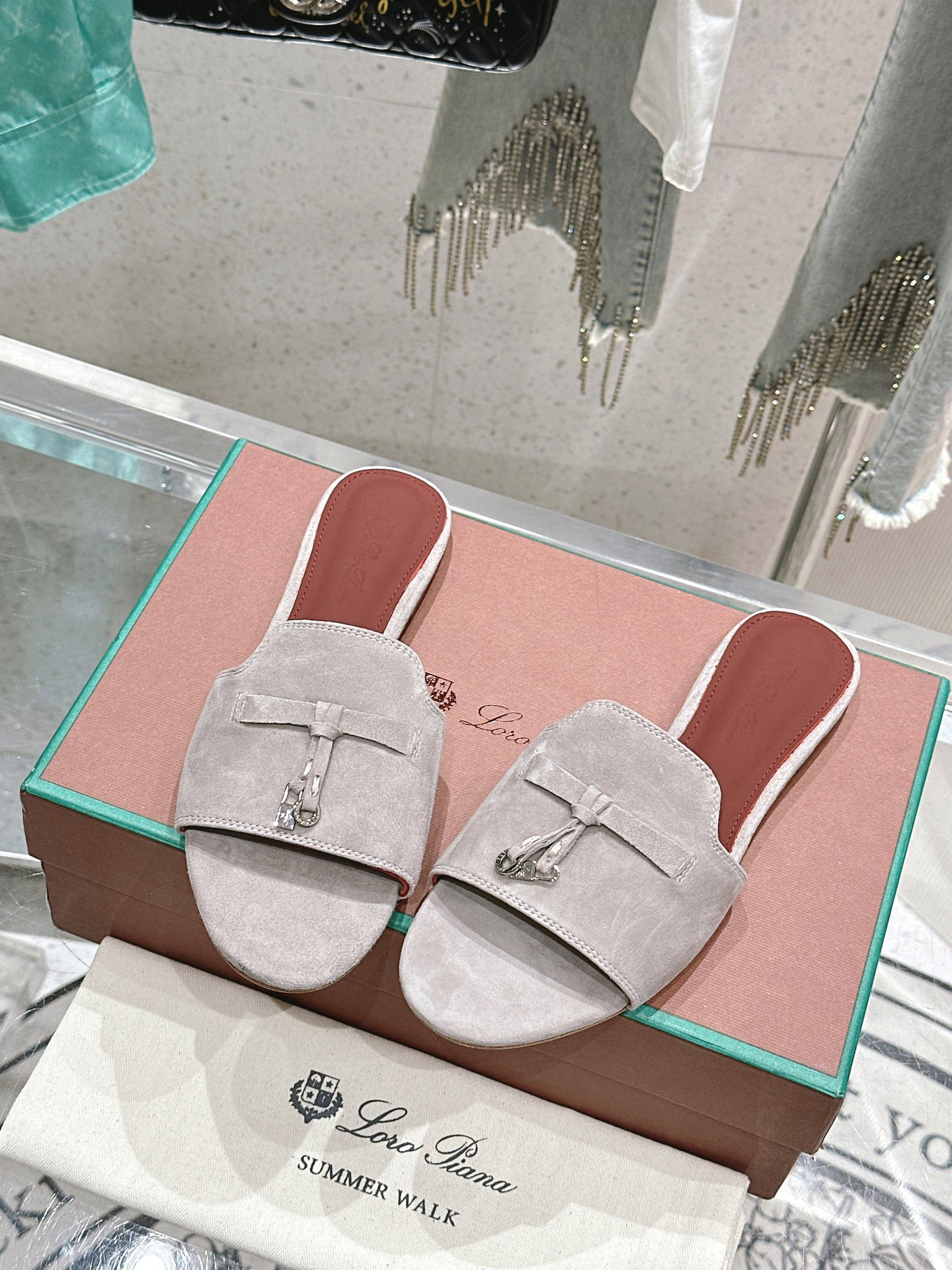 ua L**o p*ana summer charms sandal