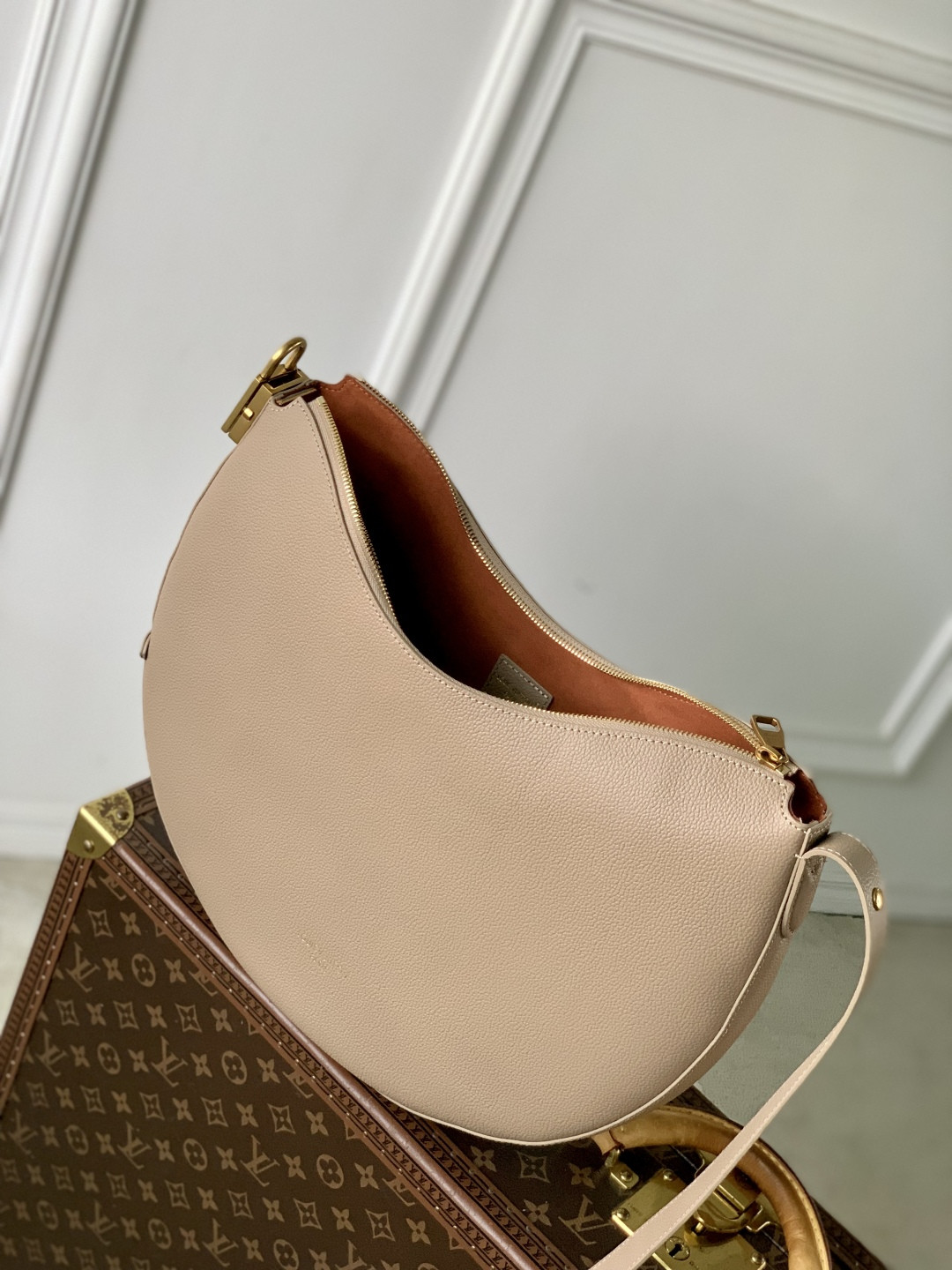 LV Low Key Cookie MM M14635 32x26x5cm