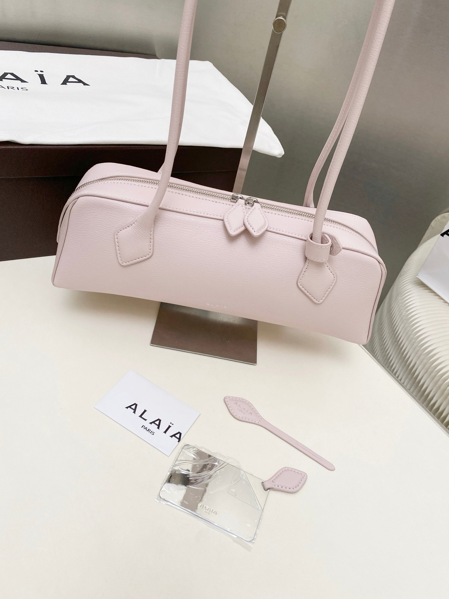 ALAÏA LE TECKEL MEDIUM BAG 33x11x10cm