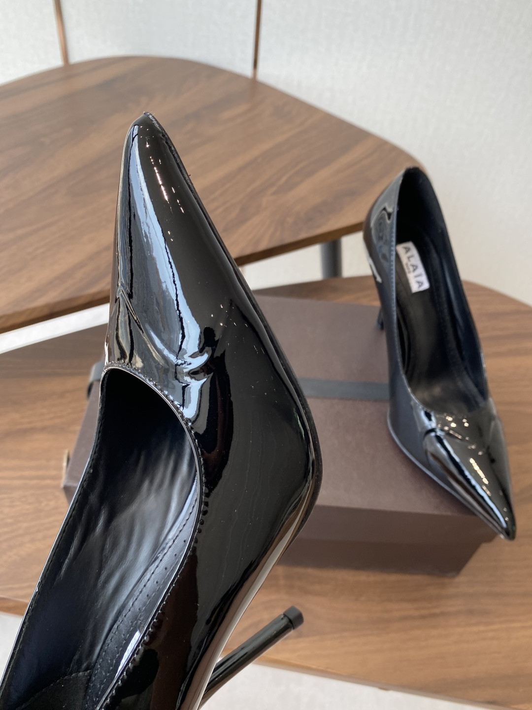 UA Alaia Pointy-Toe Pumps 9cm Heel(Customized Size 7-10 days production time)