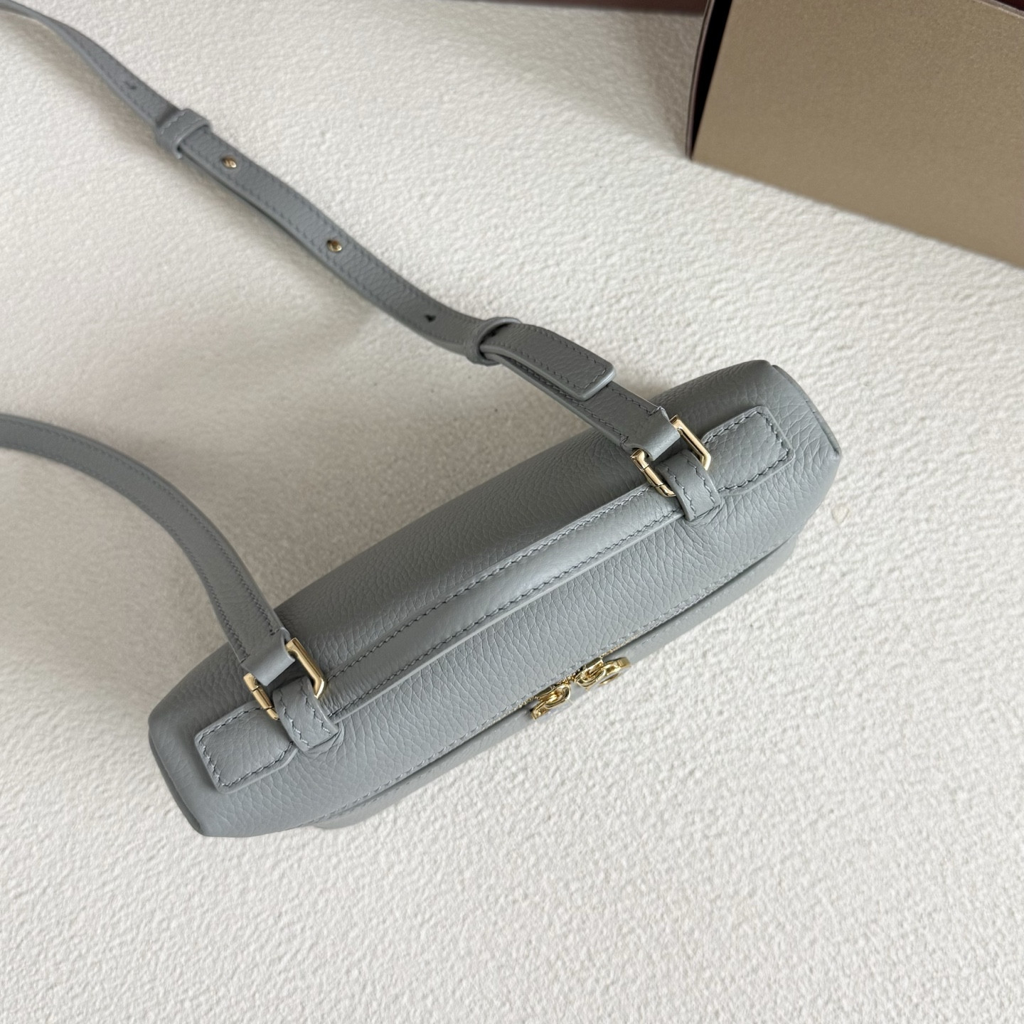 L**o p*ana extra pocket l19 grained calfskin 11 x 19 x 6.5 cm